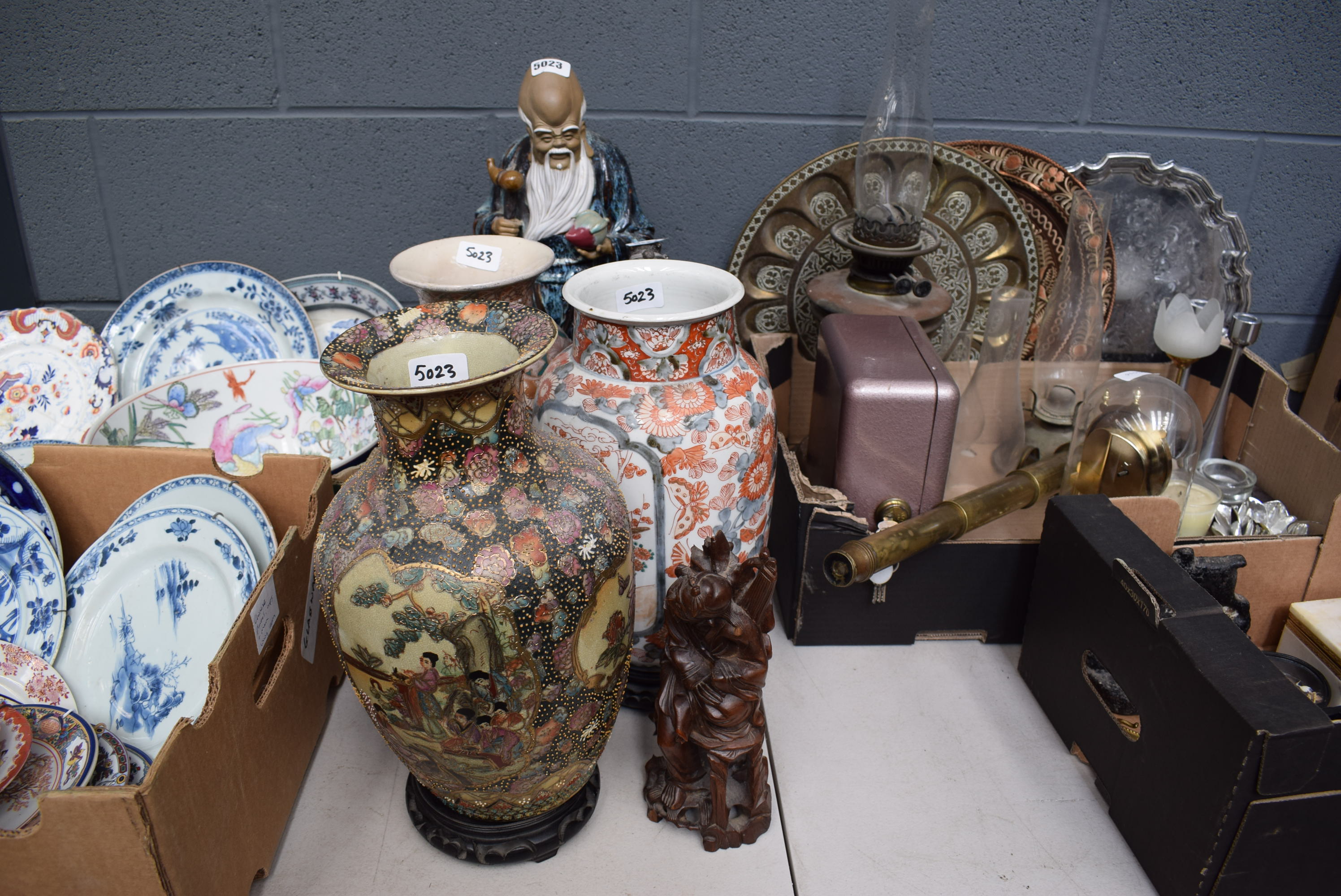 Three Japanese vases and stands and three Oriental figures (6) (af)