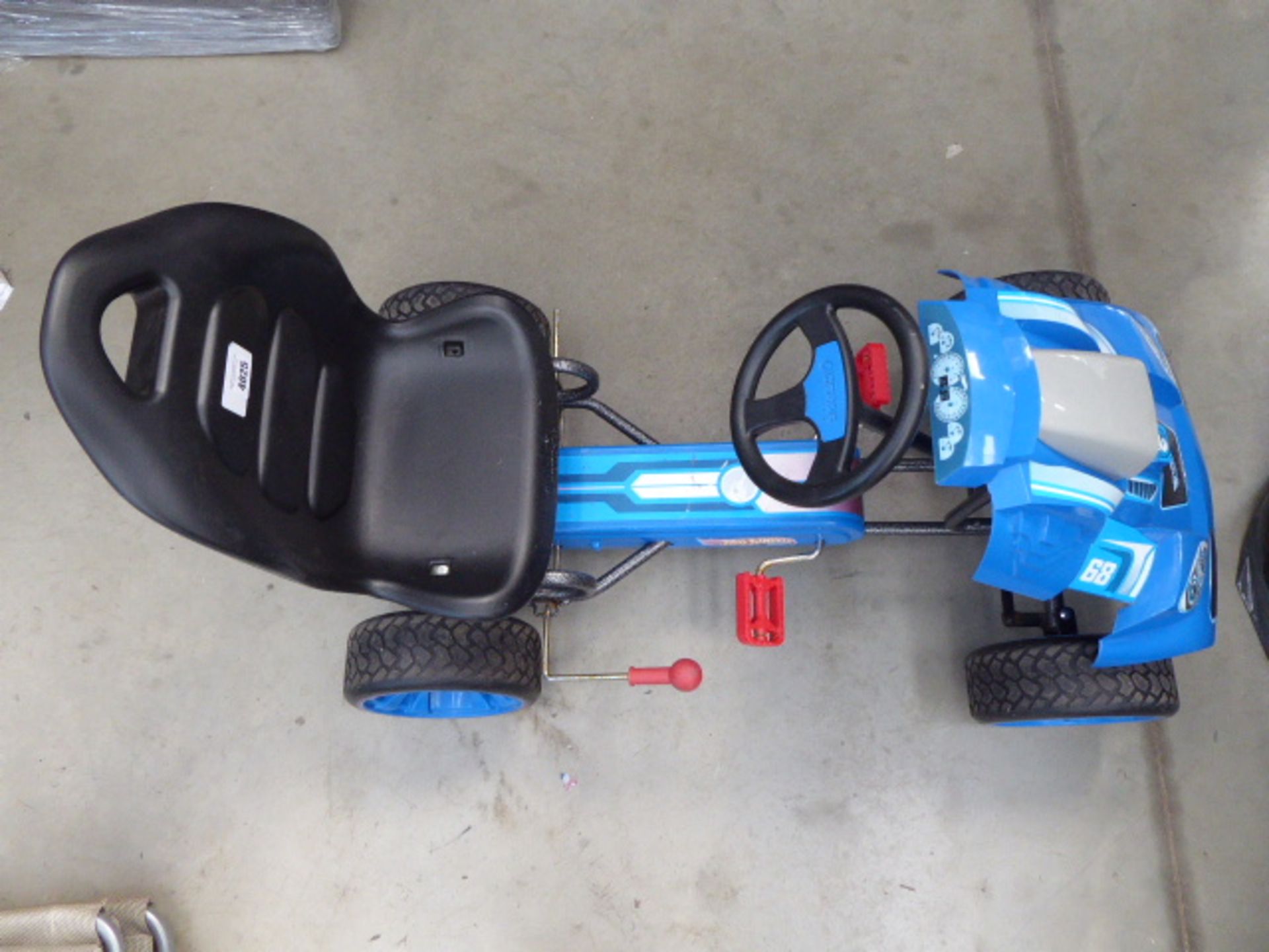 Hot Wheels blue go kart