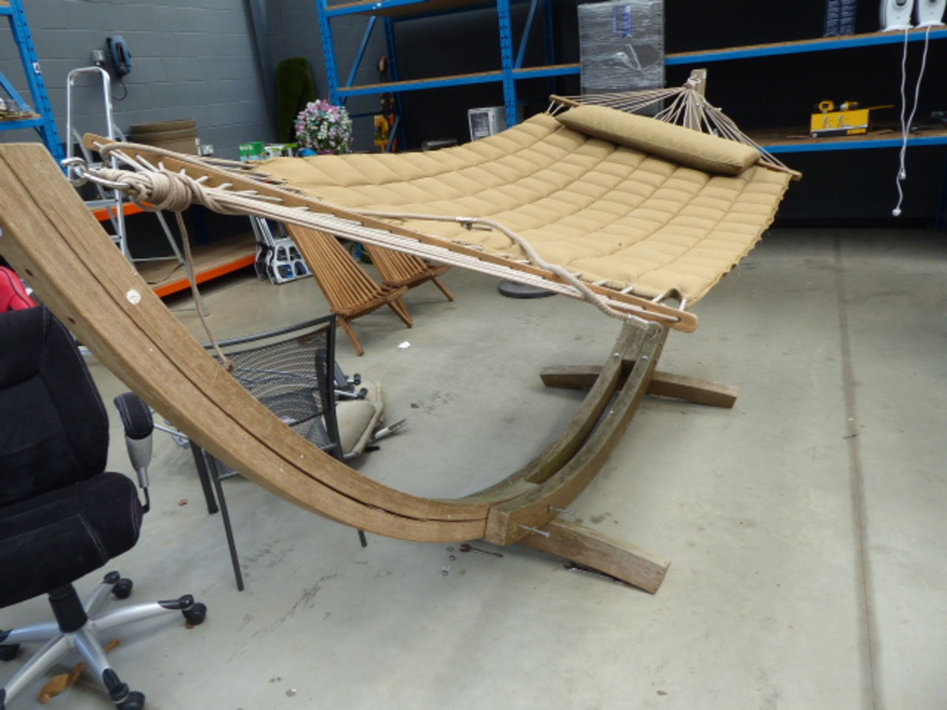 Large wooden garden hammock (af)