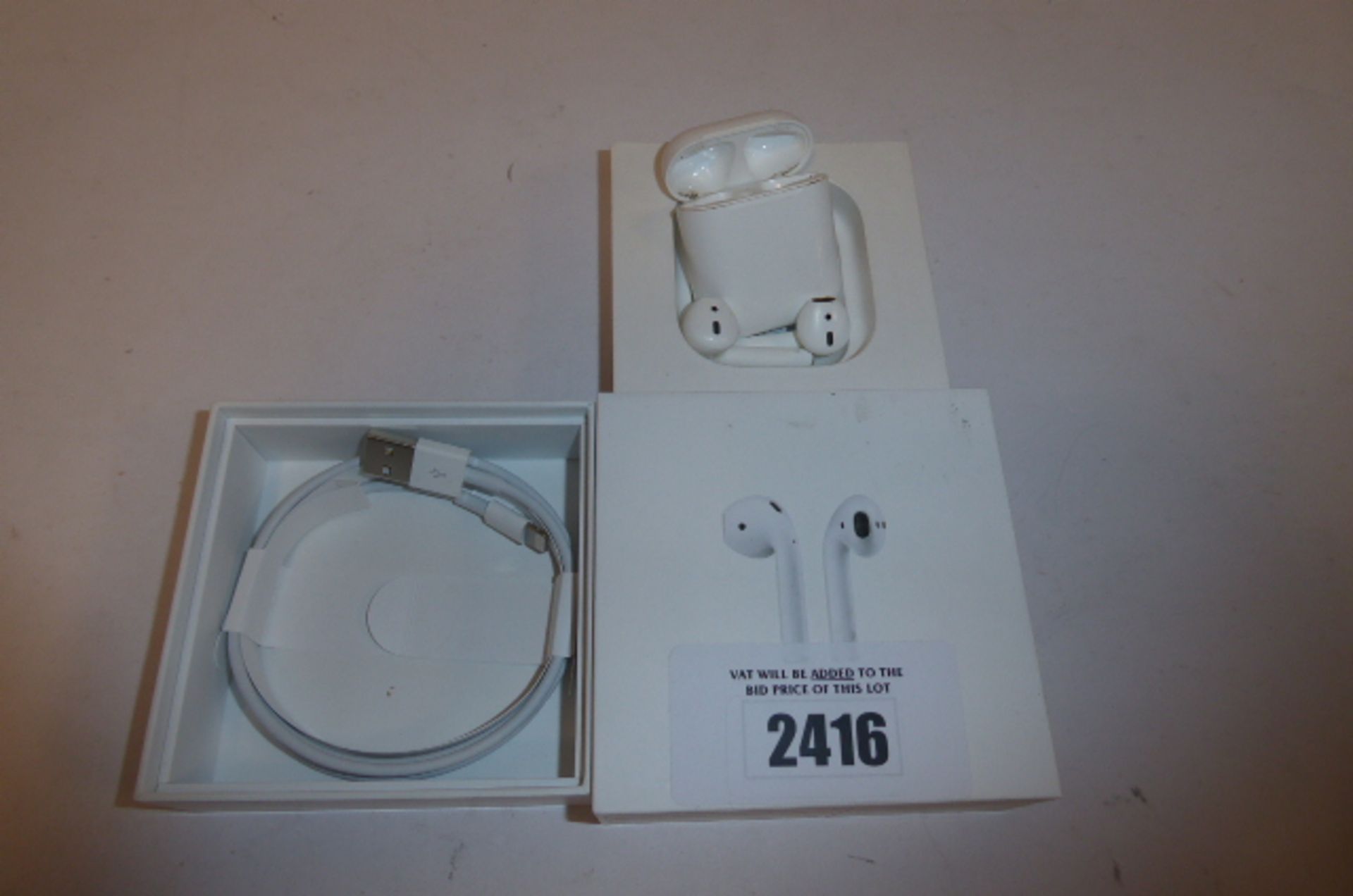 Apple Airpods 1st generation with charging case, cable and box