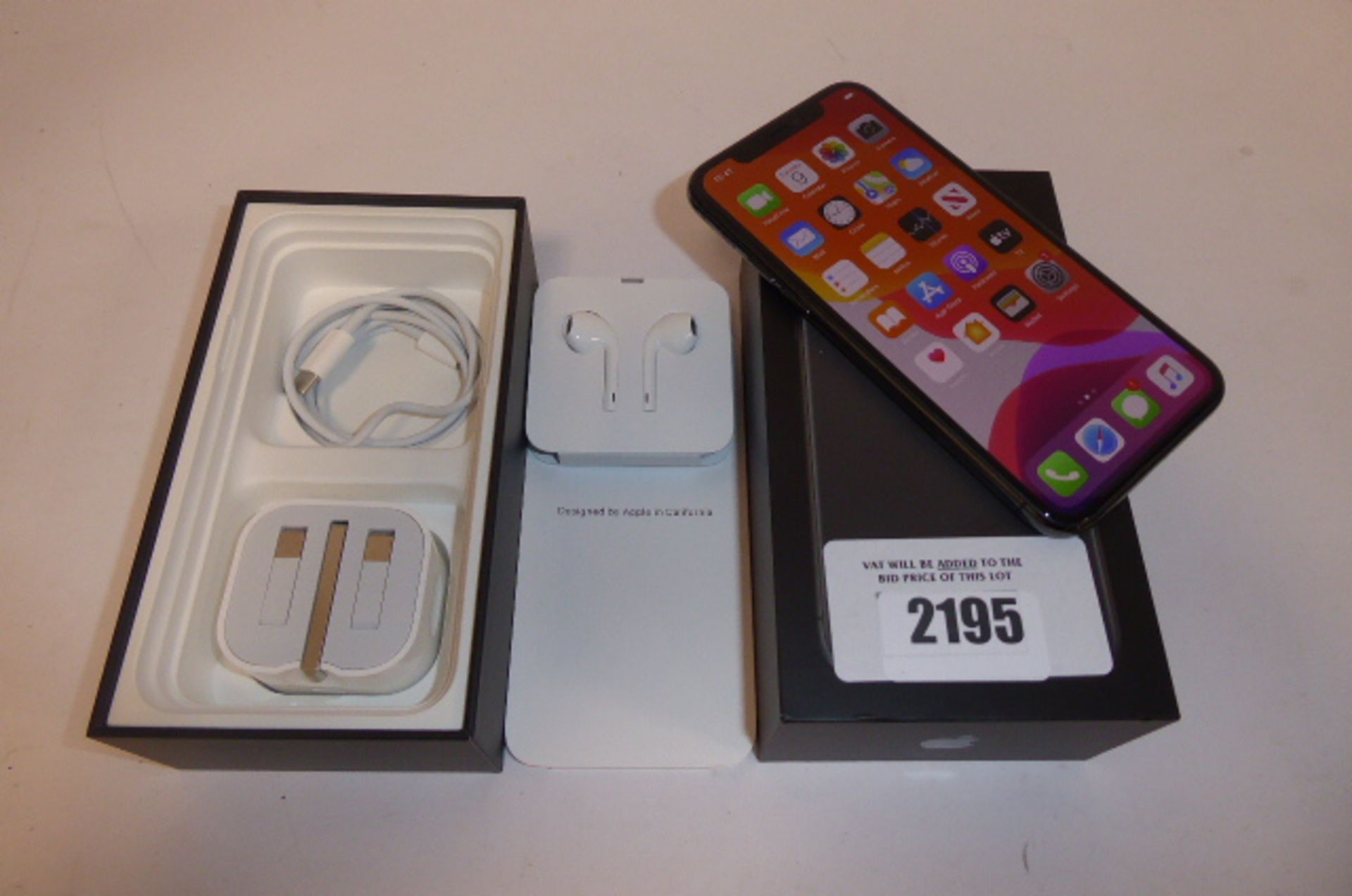 Apple iPhone 11 Pro Space Grey 64gb mobile phone with box, charger and accessories. ( Scratch on