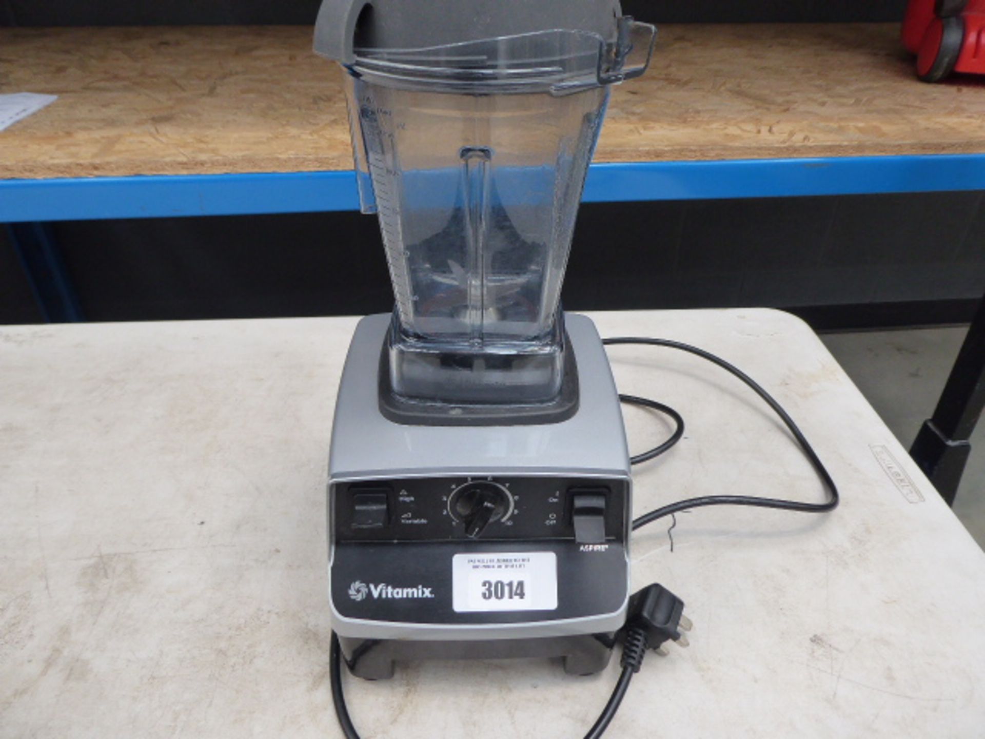 Vitamax blender with one attachment