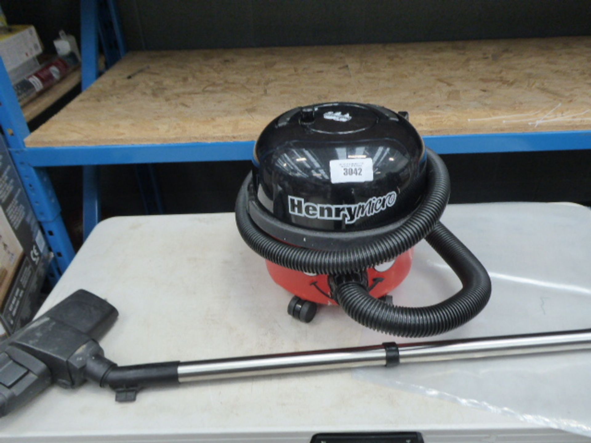 Henry micro vacuum cleaner with pipe and pole