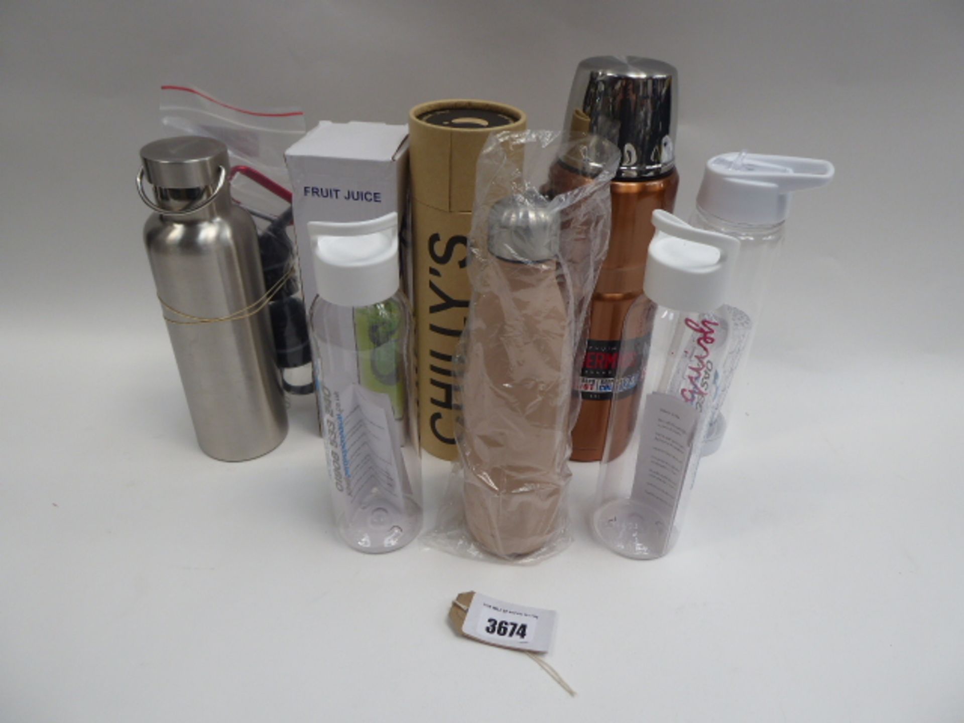 Quantity of water bottles and flasks