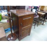 Oak double door cabinet with hinged lid