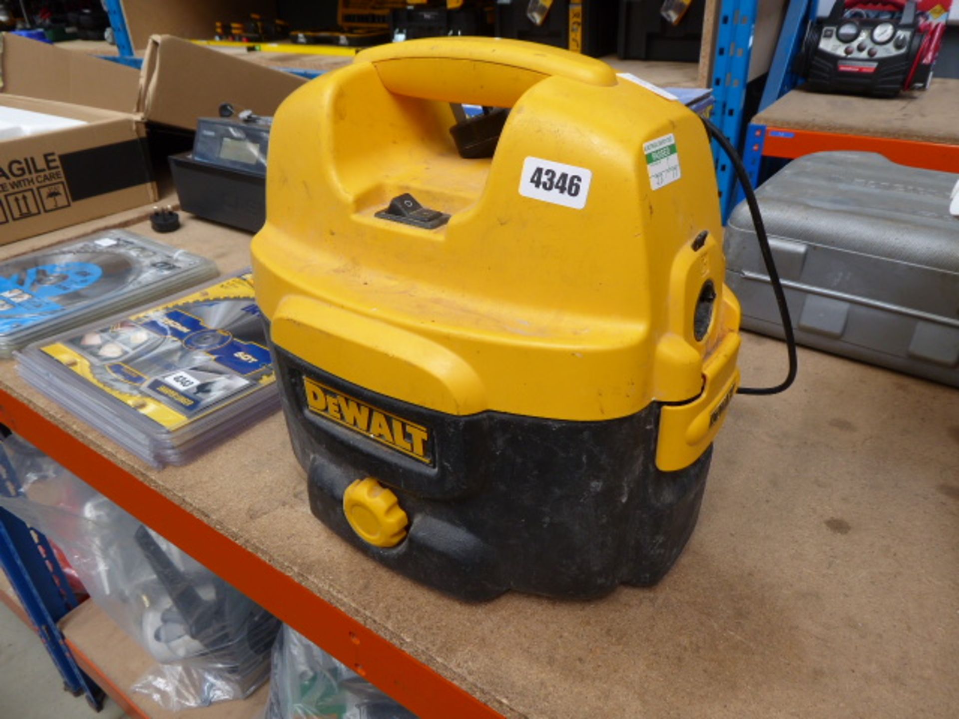 Dewalt vacuum cleaner