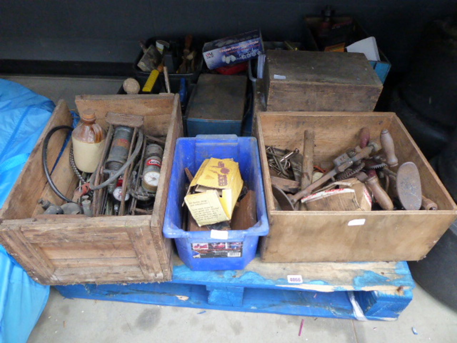 Pallet of assorted tools