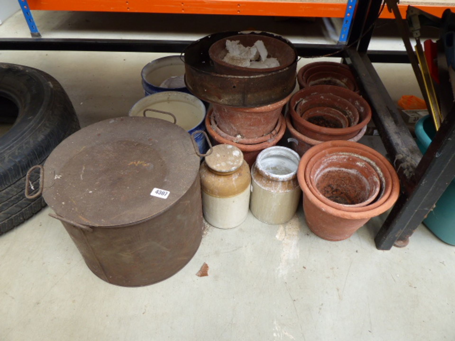 Quantity of terracotta pots and other pots