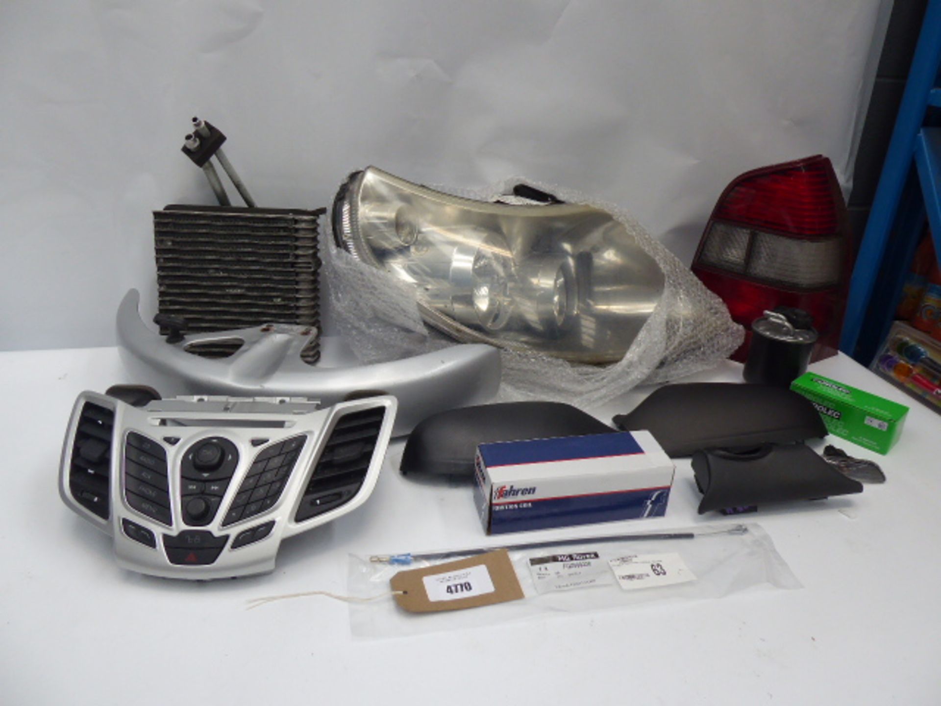 4139 Large headlight (damaged bracket), tail light, mirror covers, heater rad,