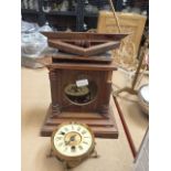 Box containing mantle clock (af)