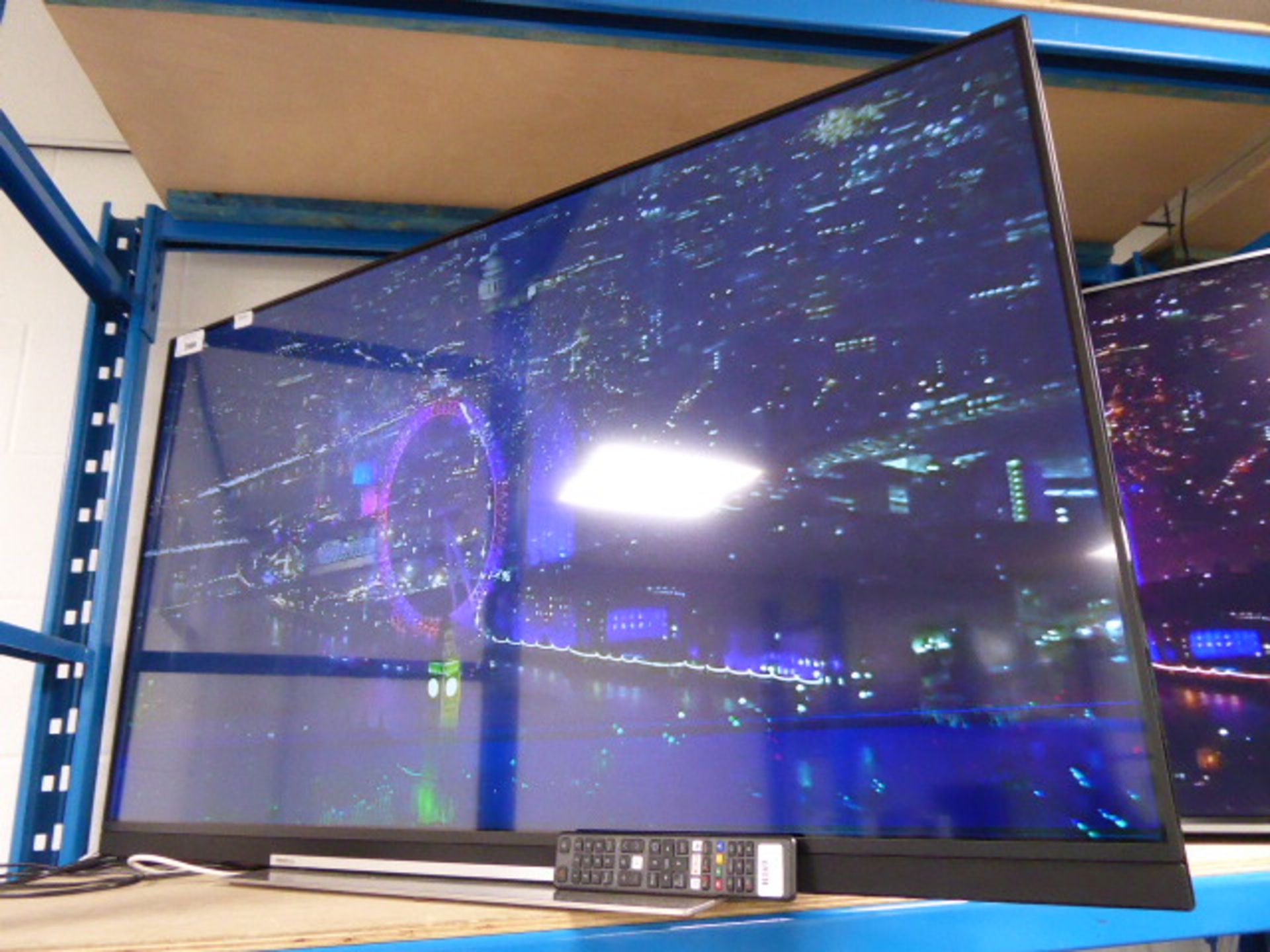 (R169) Toshiba 55'' TV model no 55U7763DB (discoloured screen with lines)