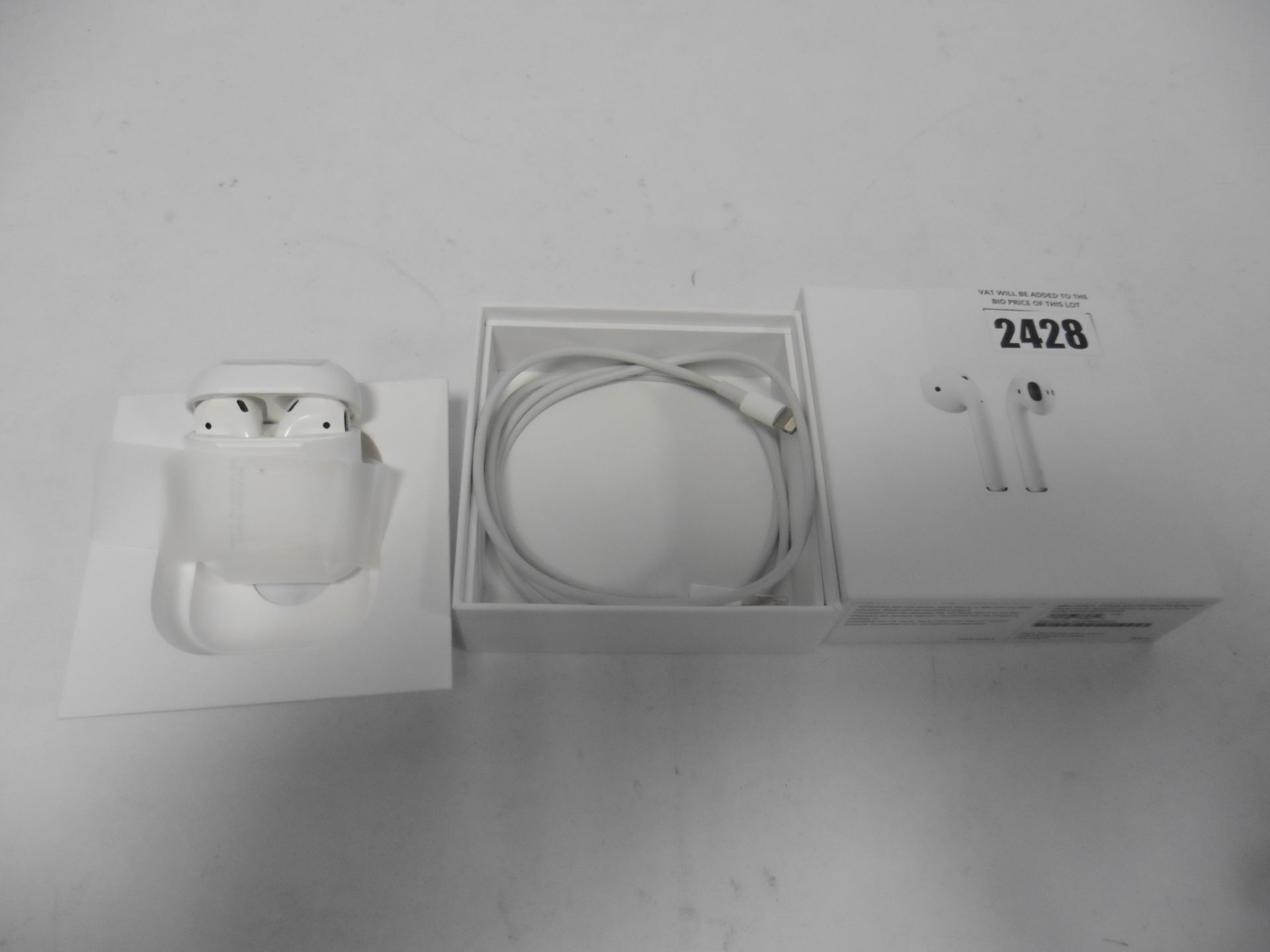 Pair Apple Airpods 2nd Generation with charger and box