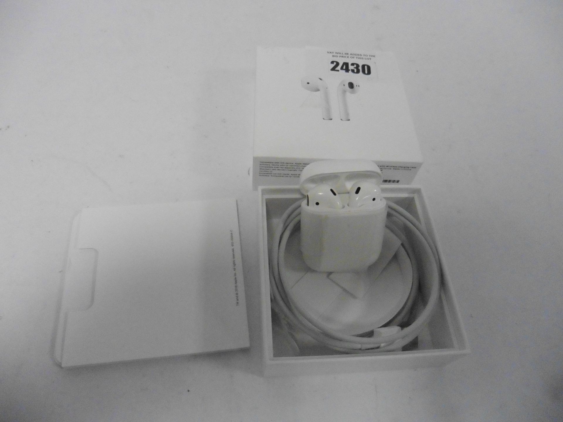 Pair Apple Airpods 2nd Generation with charger and box