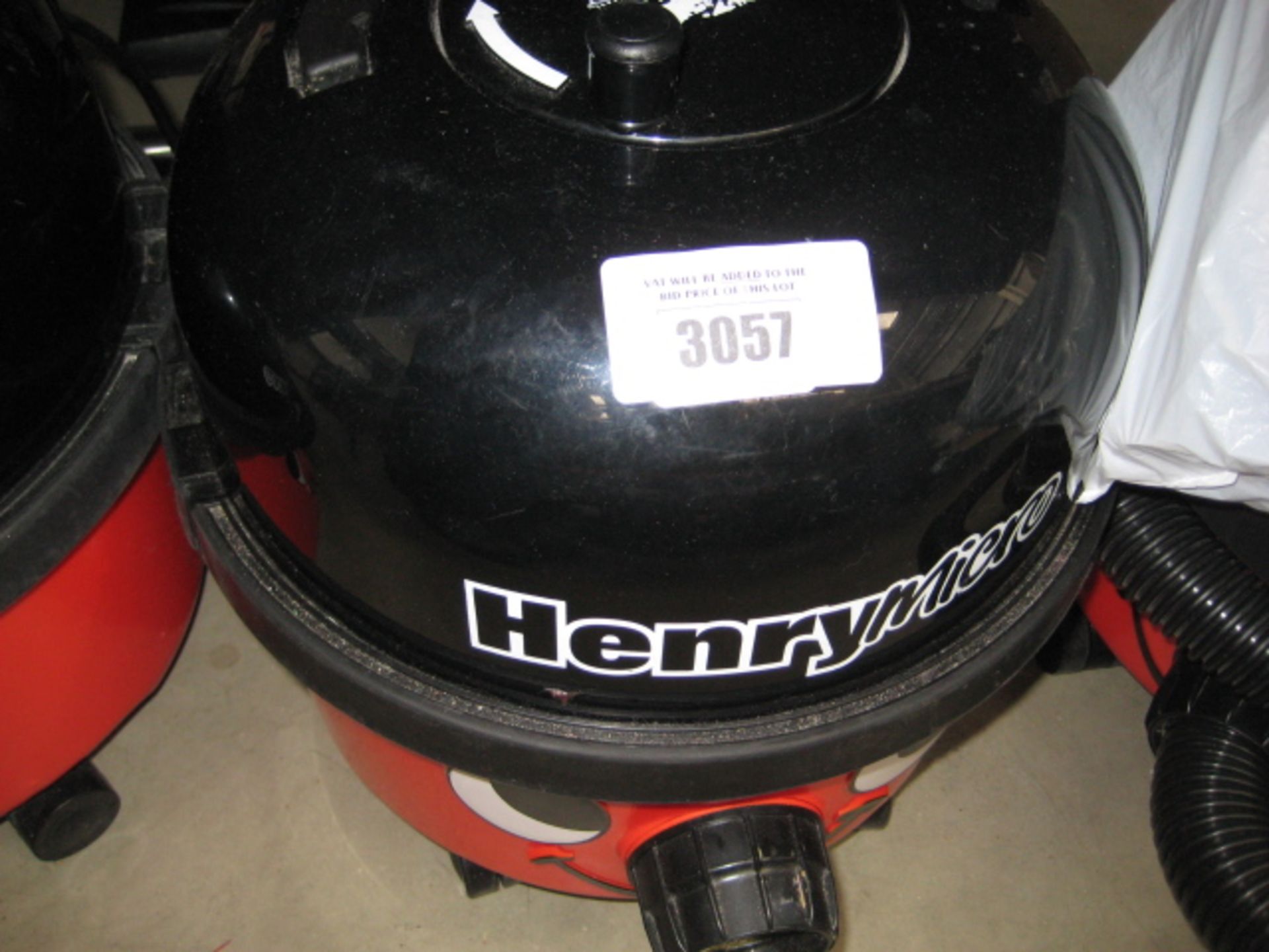 Henry micro vacuum cleaner (no pipe or pole)