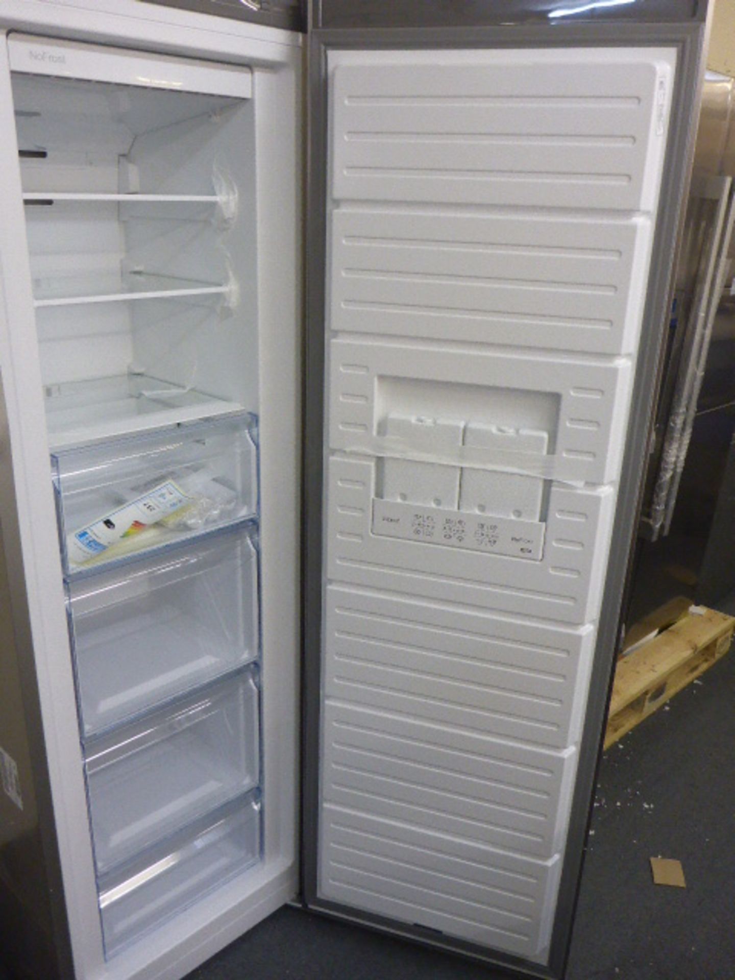 GSN36VL3PGB Bosch Free-standing upright freezer - Image 2 of 2