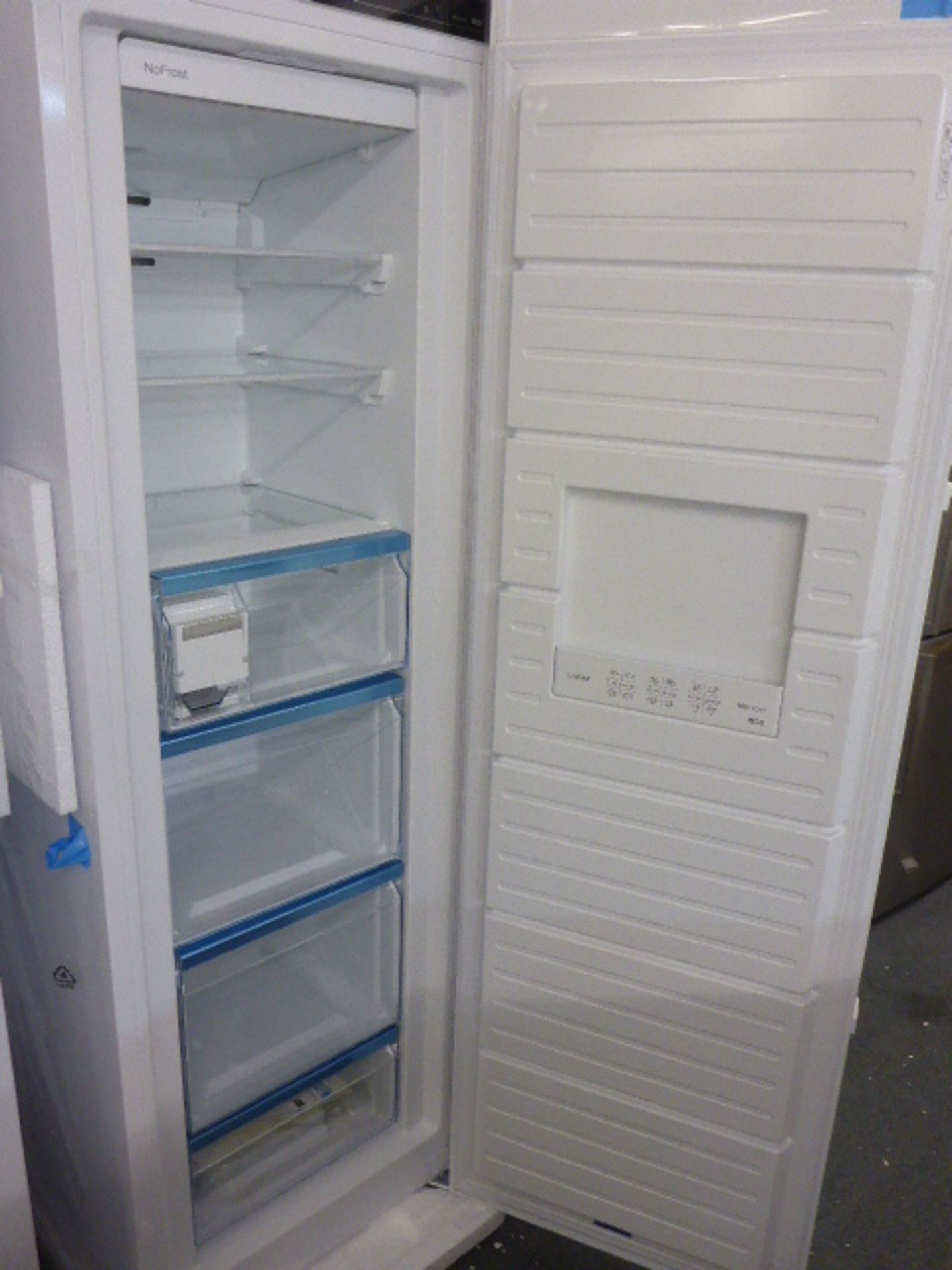 GSN36AW3PGB Bosch Free-standing upright freezer - Image 2 of 2