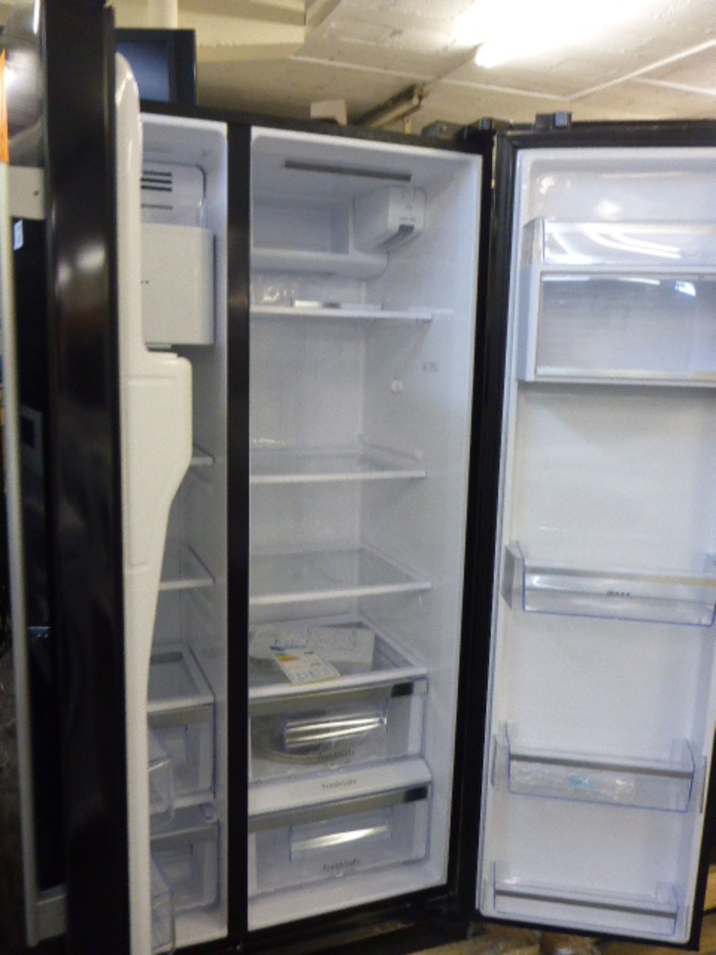 KA3902B20GB Neff Side-by-side fridge-freezer - Image 2 of 2