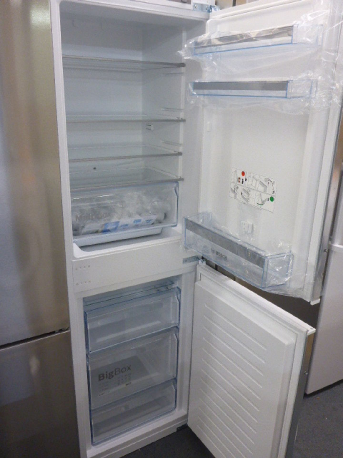 KIV85VSF0GB Bosch Built-in fridge-freezer combination - Image 2 of 2