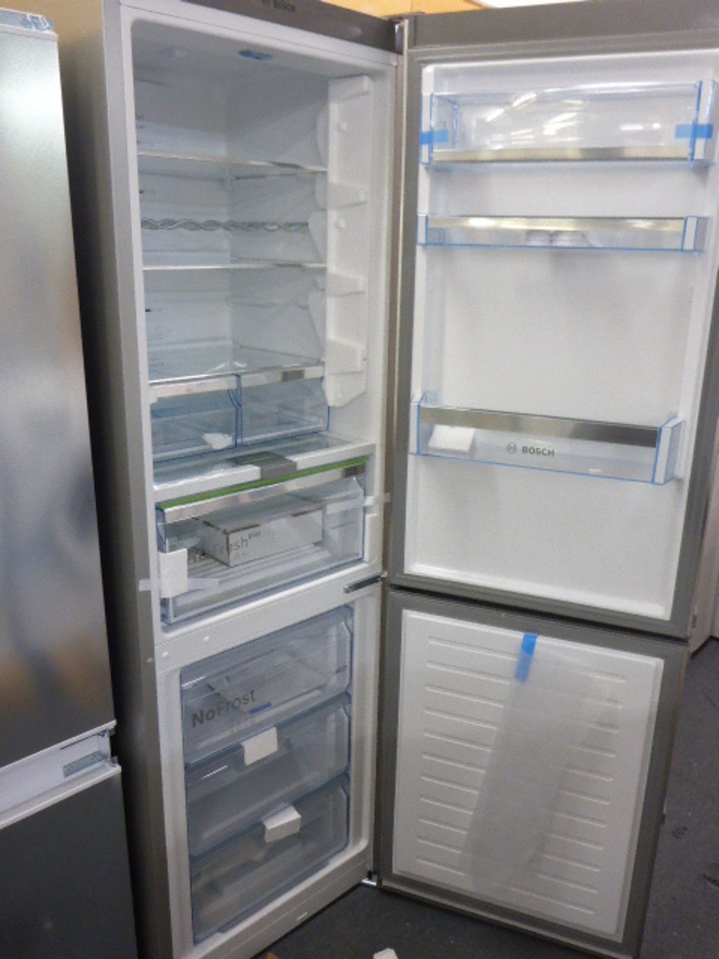 KGN36AI35GB Bosch Free-standing fridge-freezer - Image 2 of 2