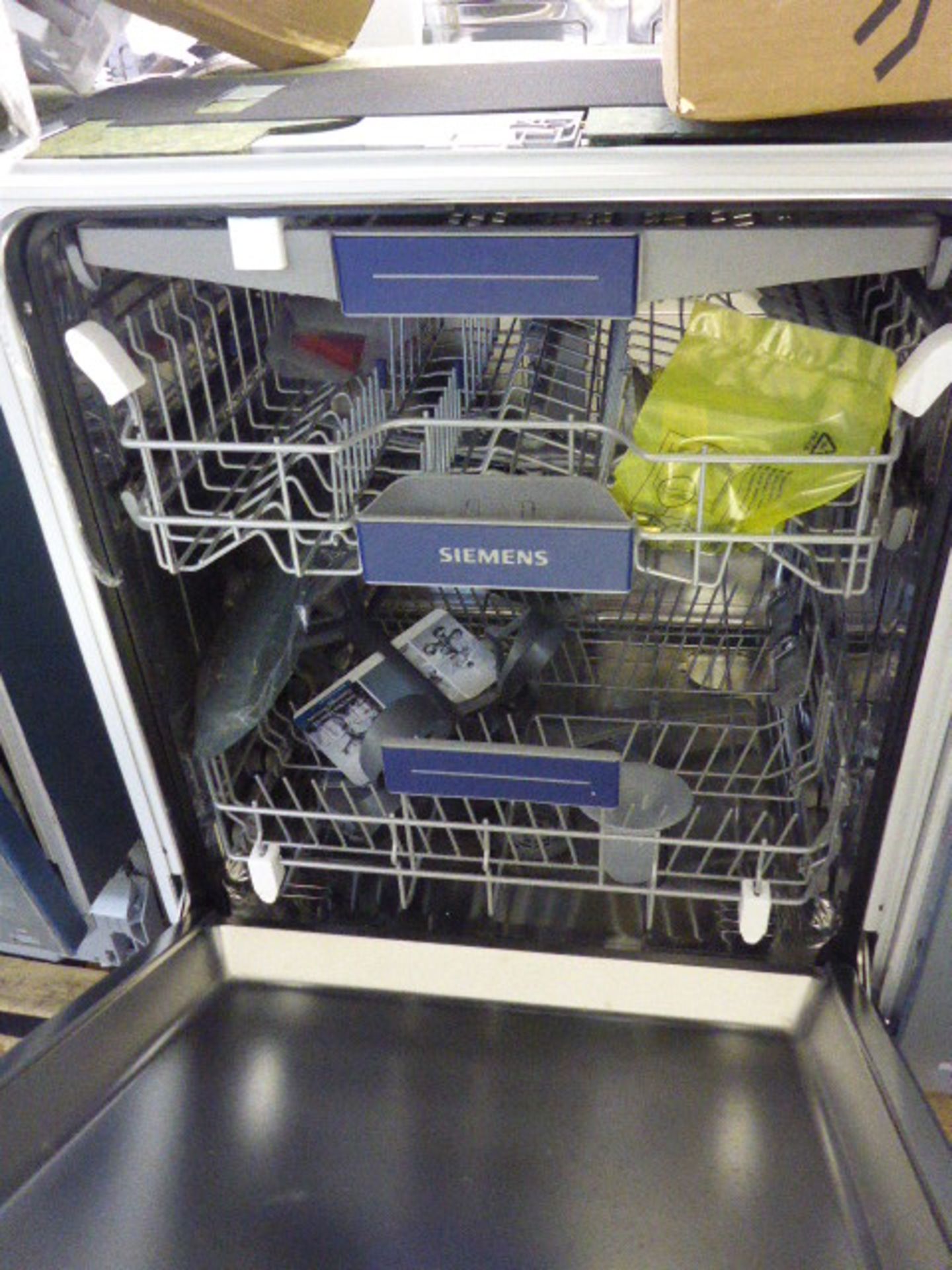 SN658D02MGB Siemens Dishwasher fully integrated - Image 2 of 2
