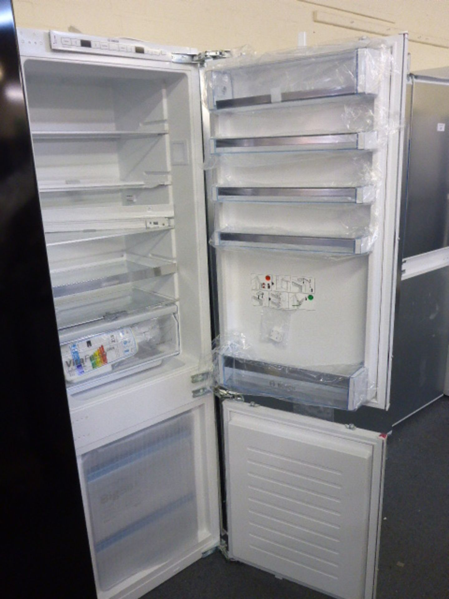 KIS86AF30GB Bosch Built-in fridge-freezer combination - Image 2 of 2