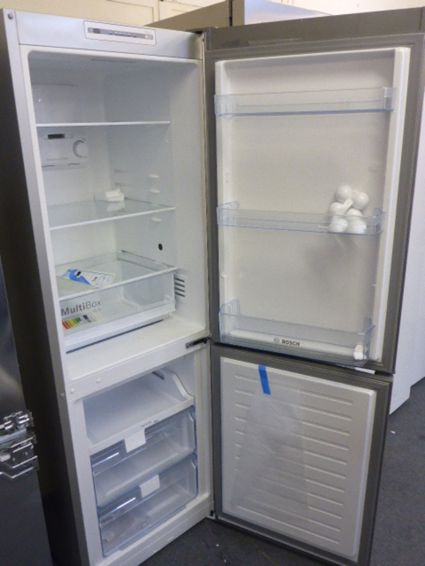 KGN33NLEAGB Bosch Free-standing fridge-freezer - Image 2 of 2