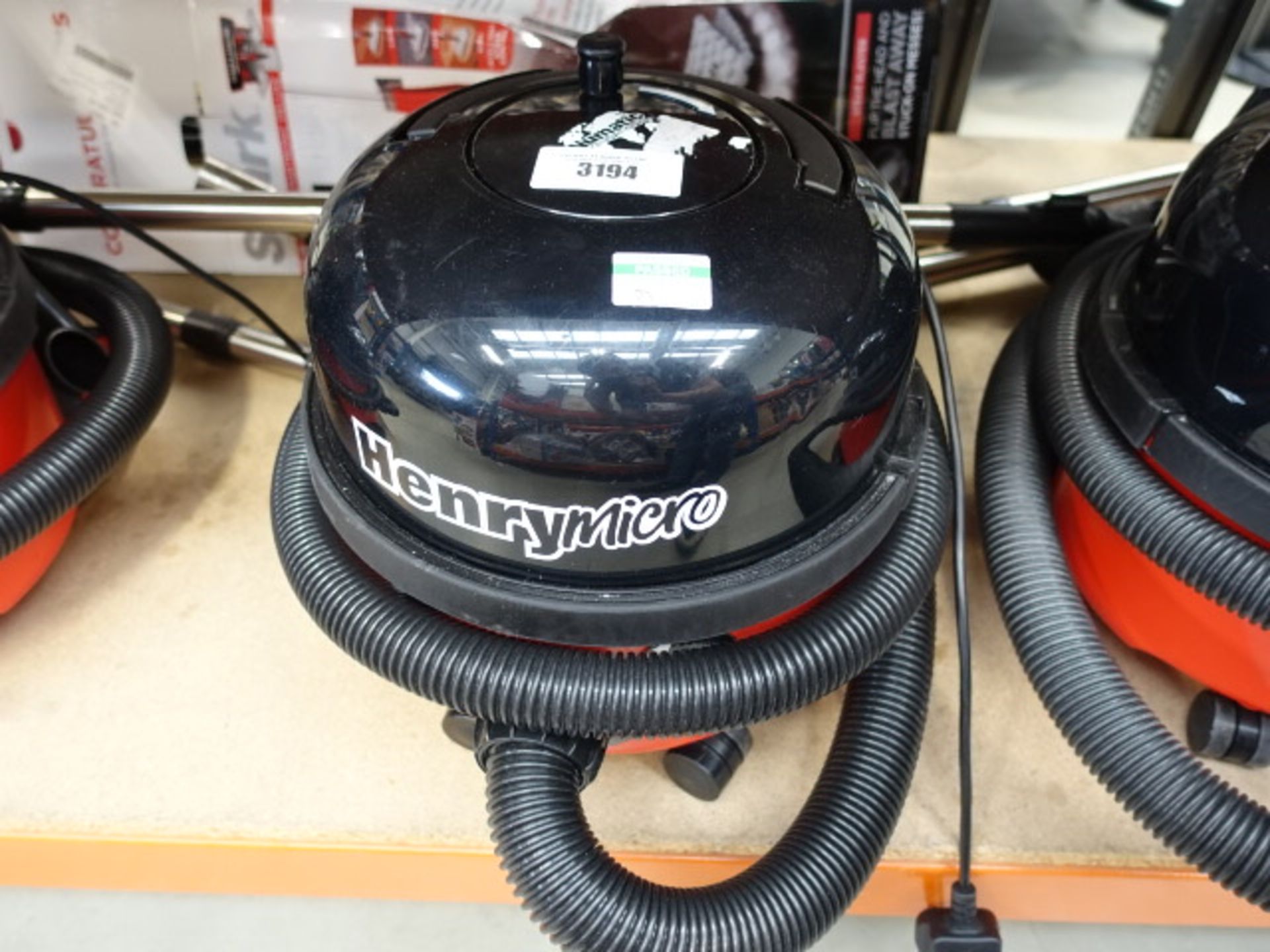 Henry Micro vacuum cleaner with pole