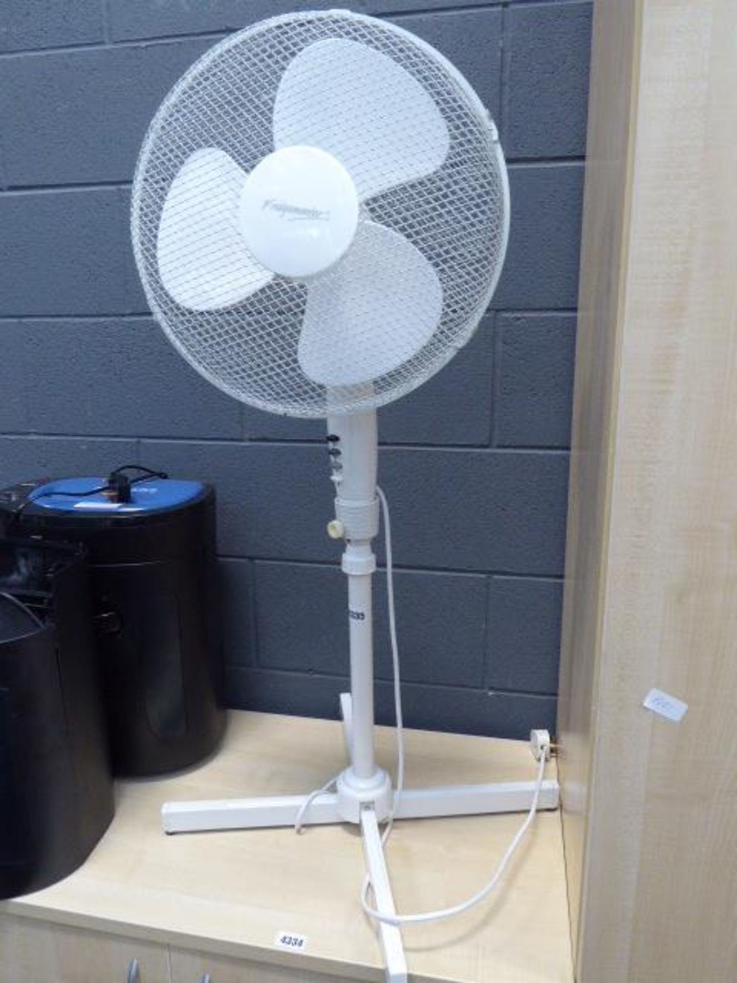 Pedestal fan