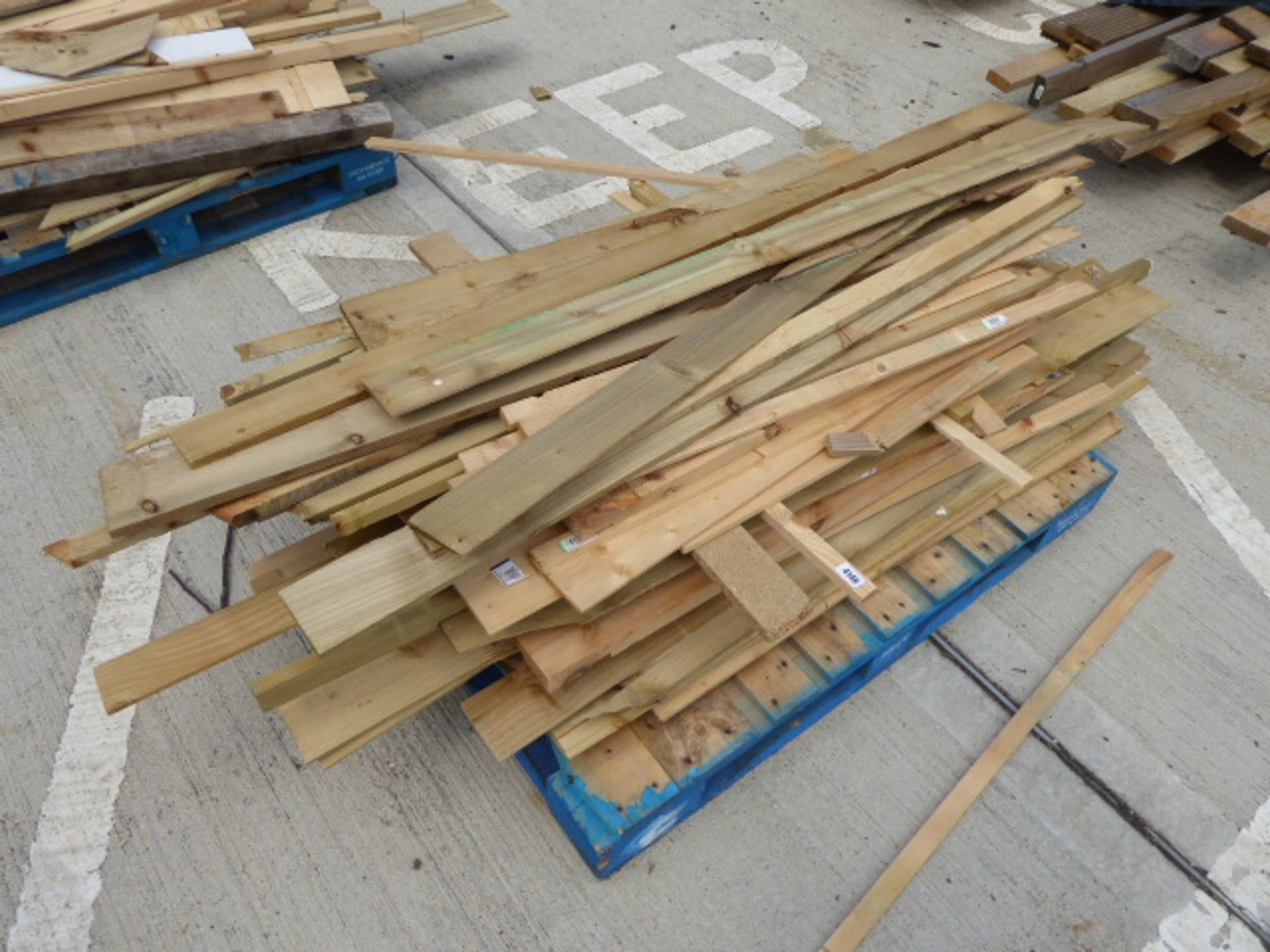 2 short small pallets of timber (off-cuts)