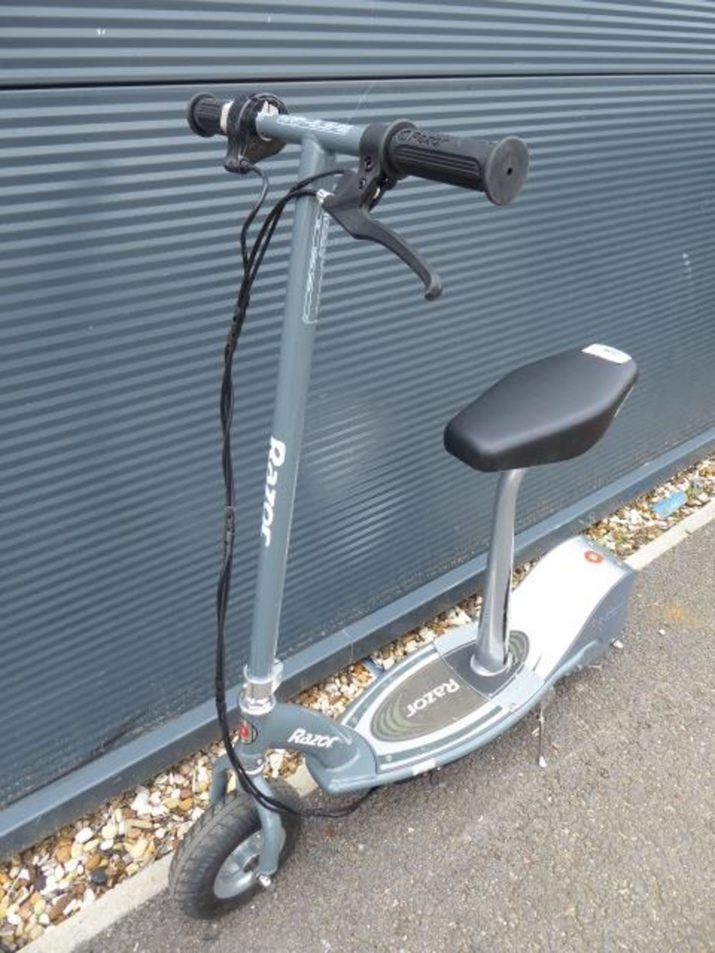 Razor electric scooter with seat and charger