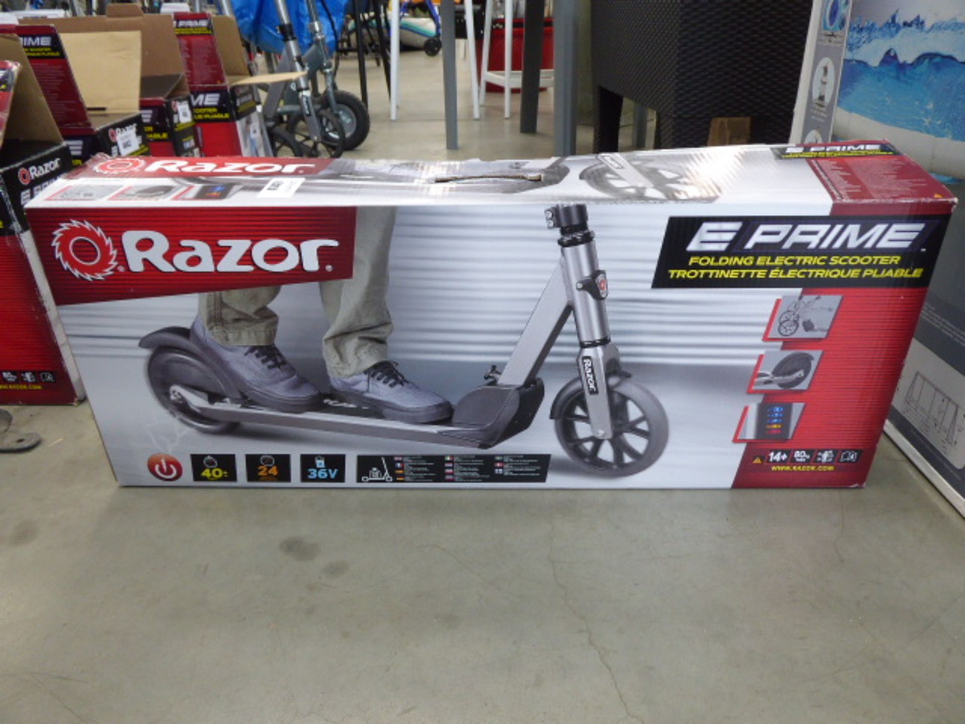 4047 Razor boxed electric scooter with charger