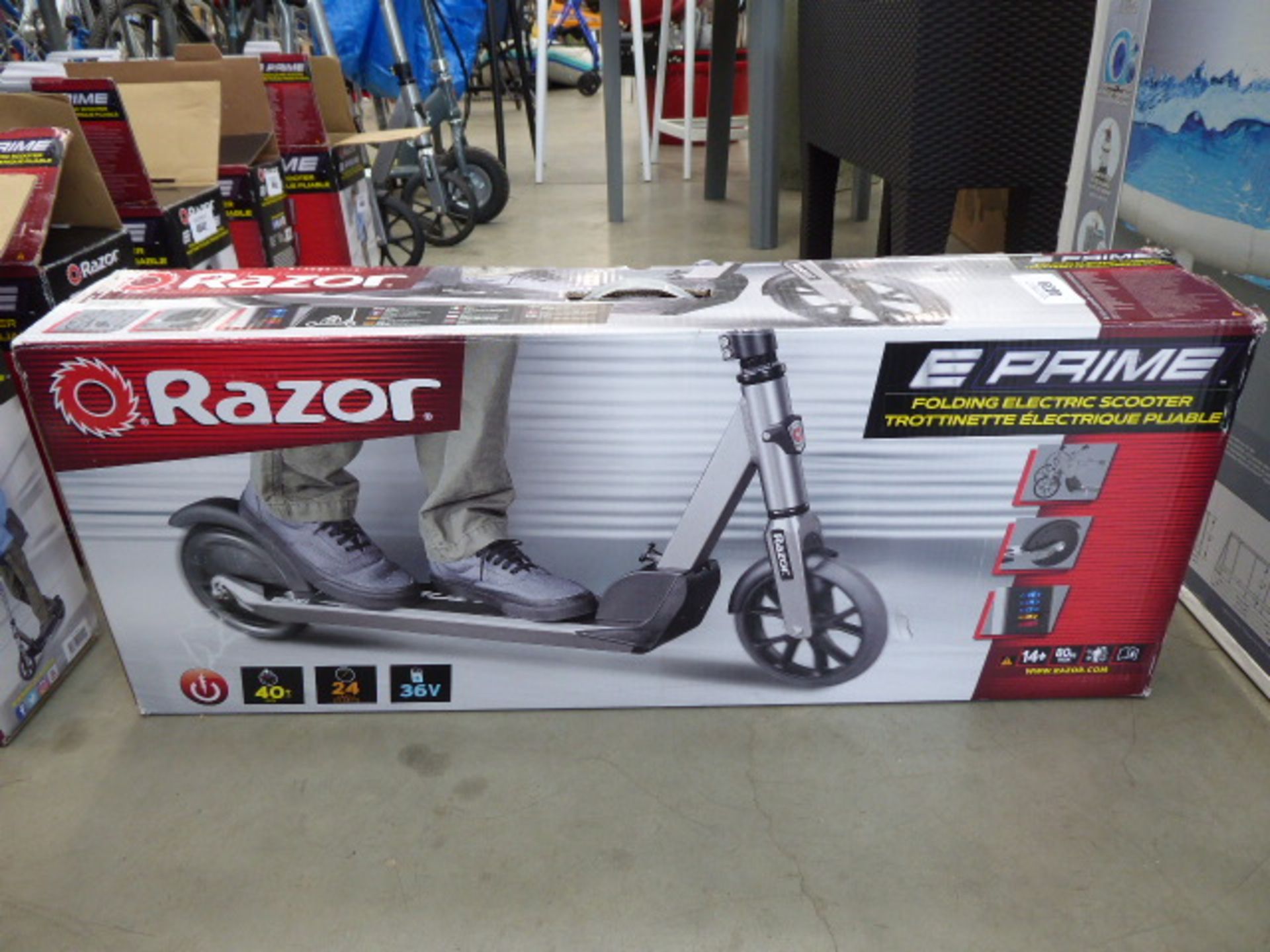 Razor boxed electric scooter with charger