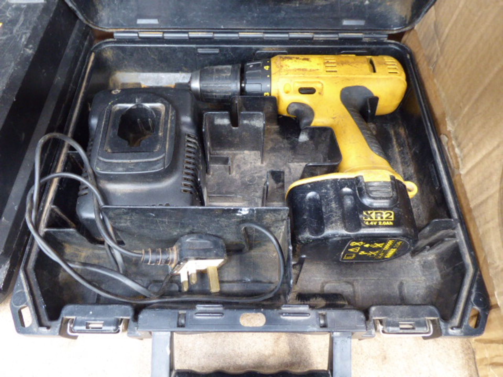 Dewalt 12v battery drill with 1 battery/1 charger