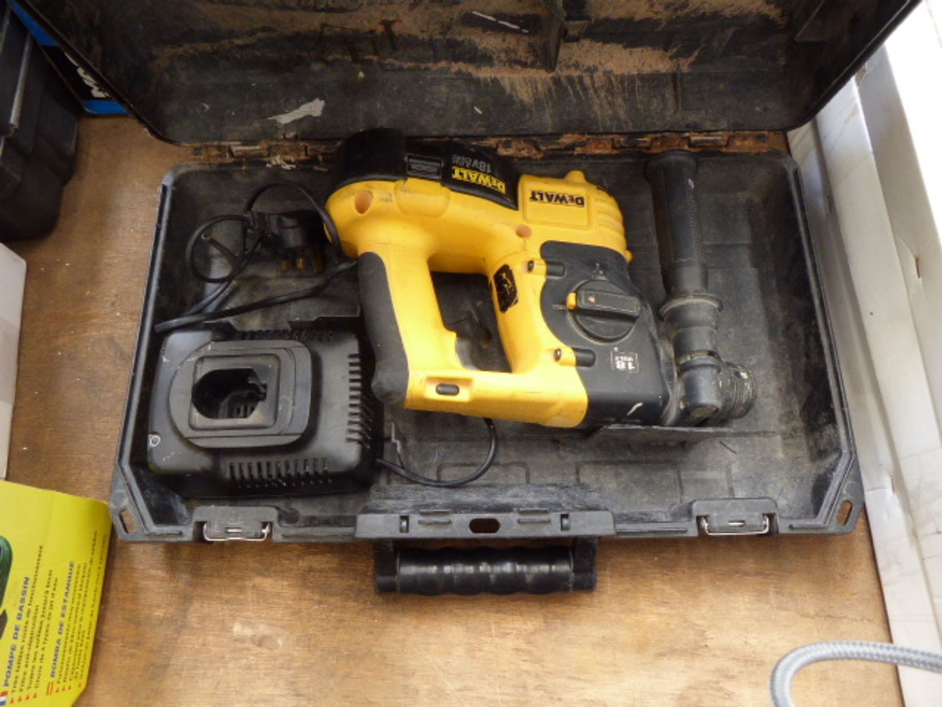 DeWalt 18v drill (one battery, one charger)