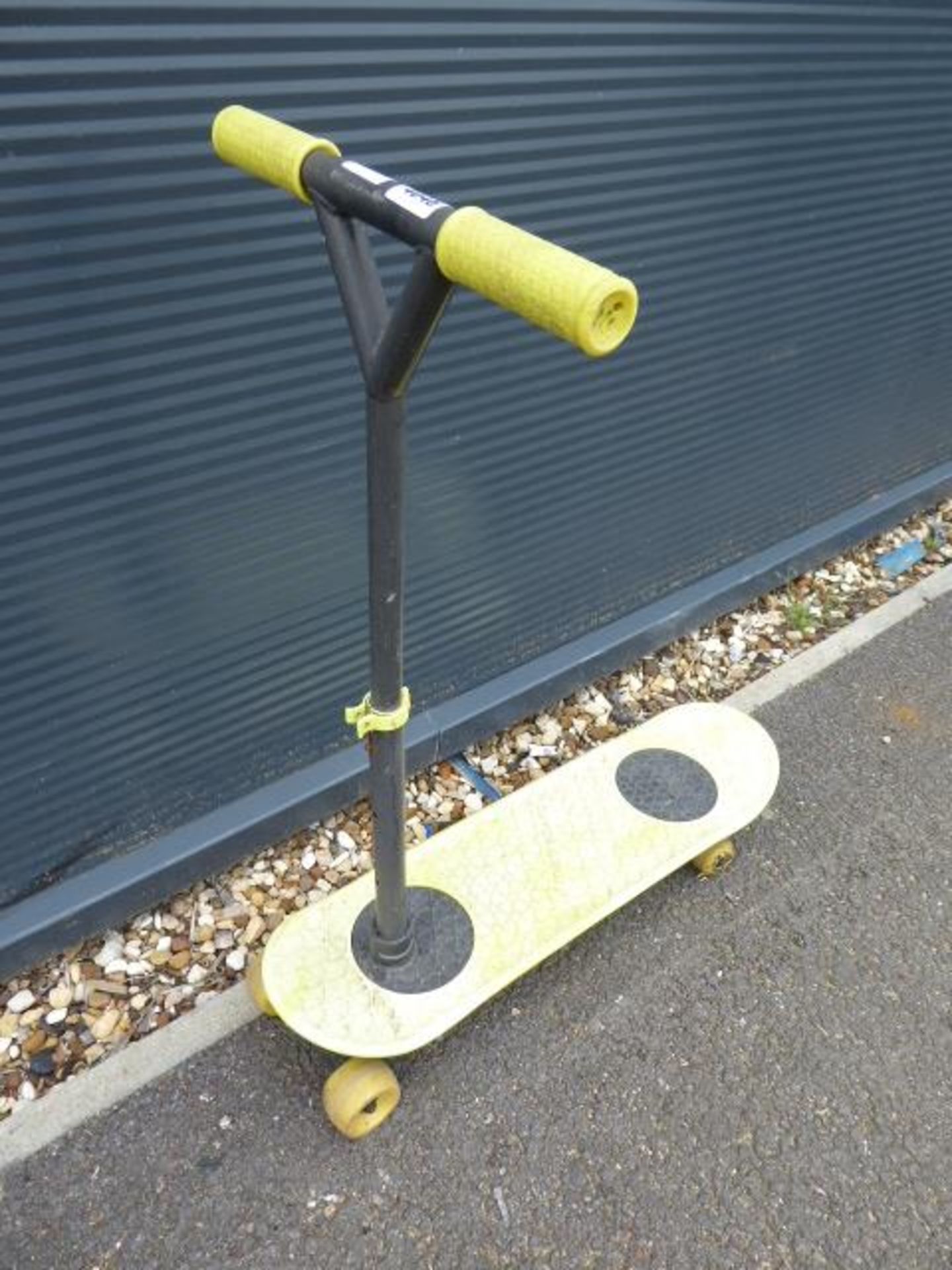 Small 4 wheeled skateboard with handle