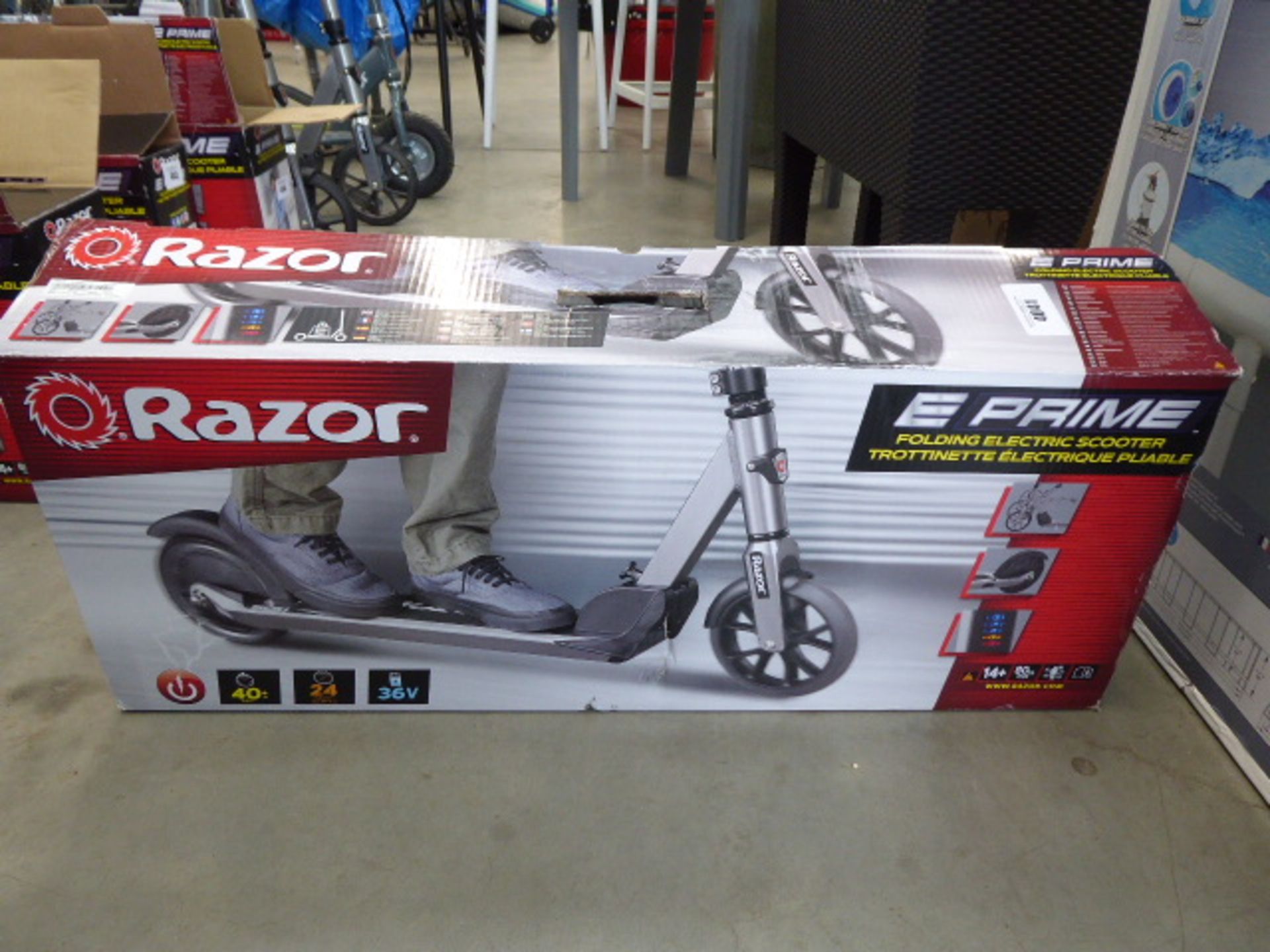 Razor boxed electric scooter with charger