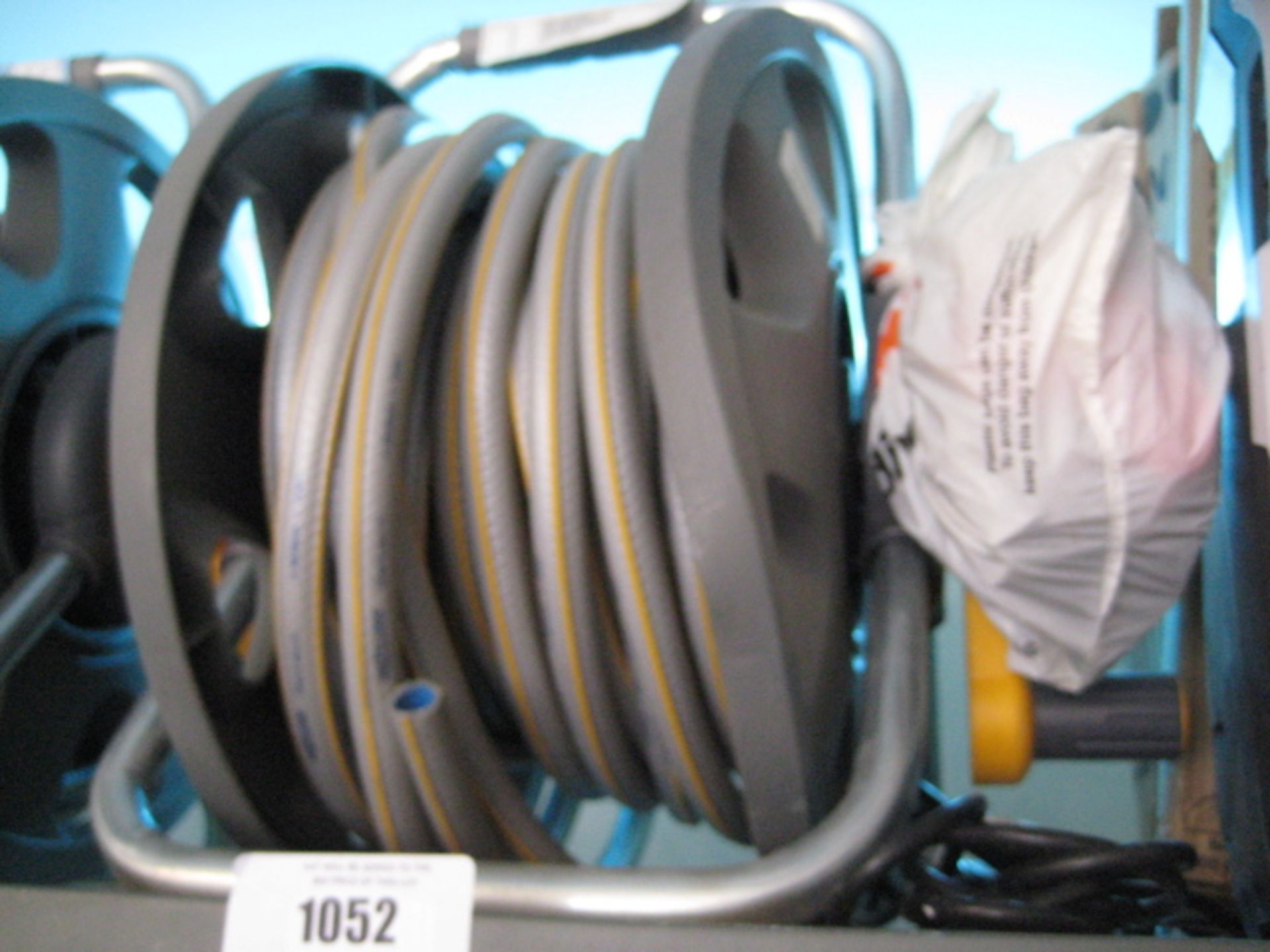 Hozelock 2 in 1 reel with 25m hose