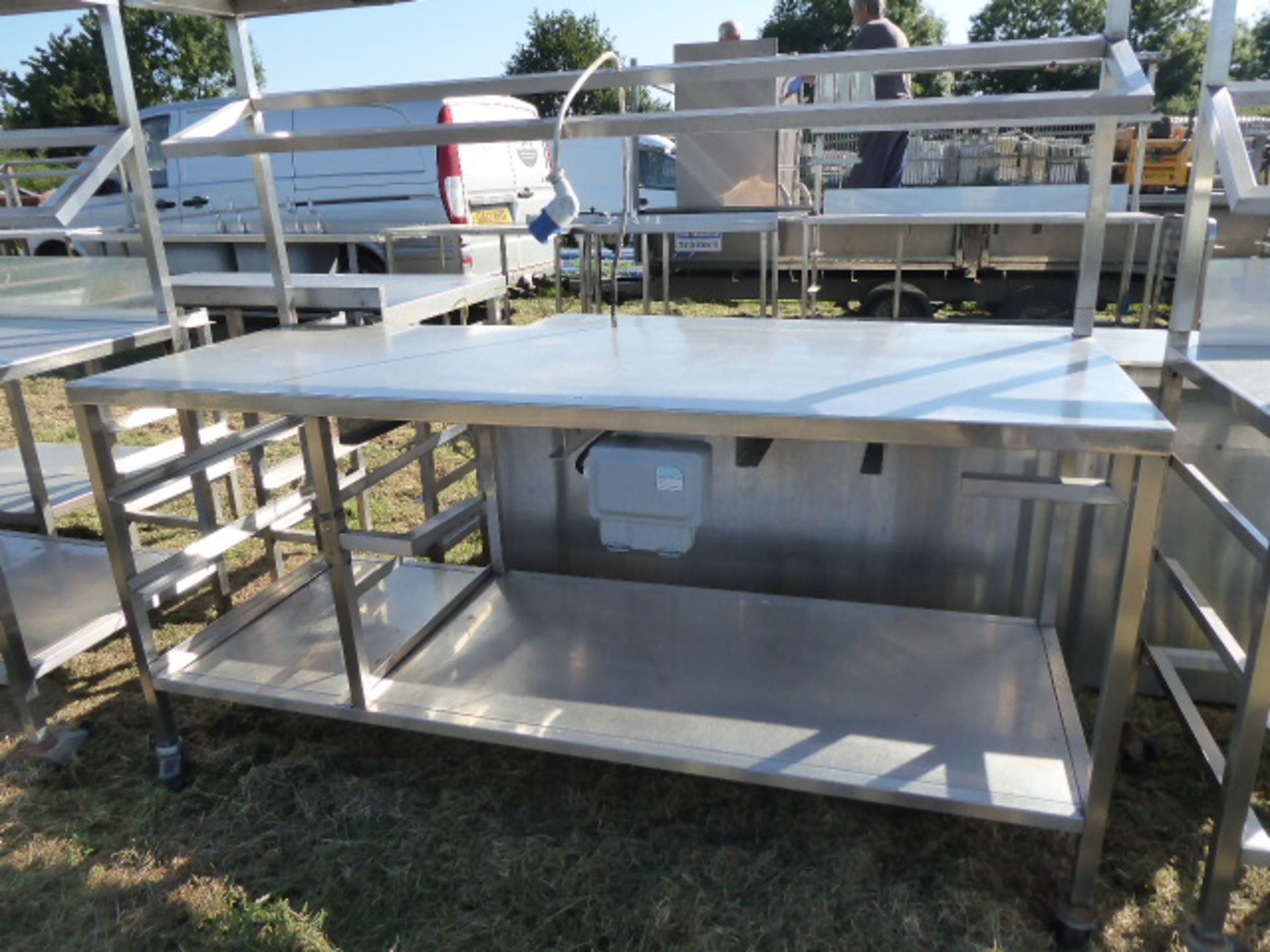 Stainless steel mobile food preparation station with 1 shelf over, shelf under space for trays and a - Image 2 of 2