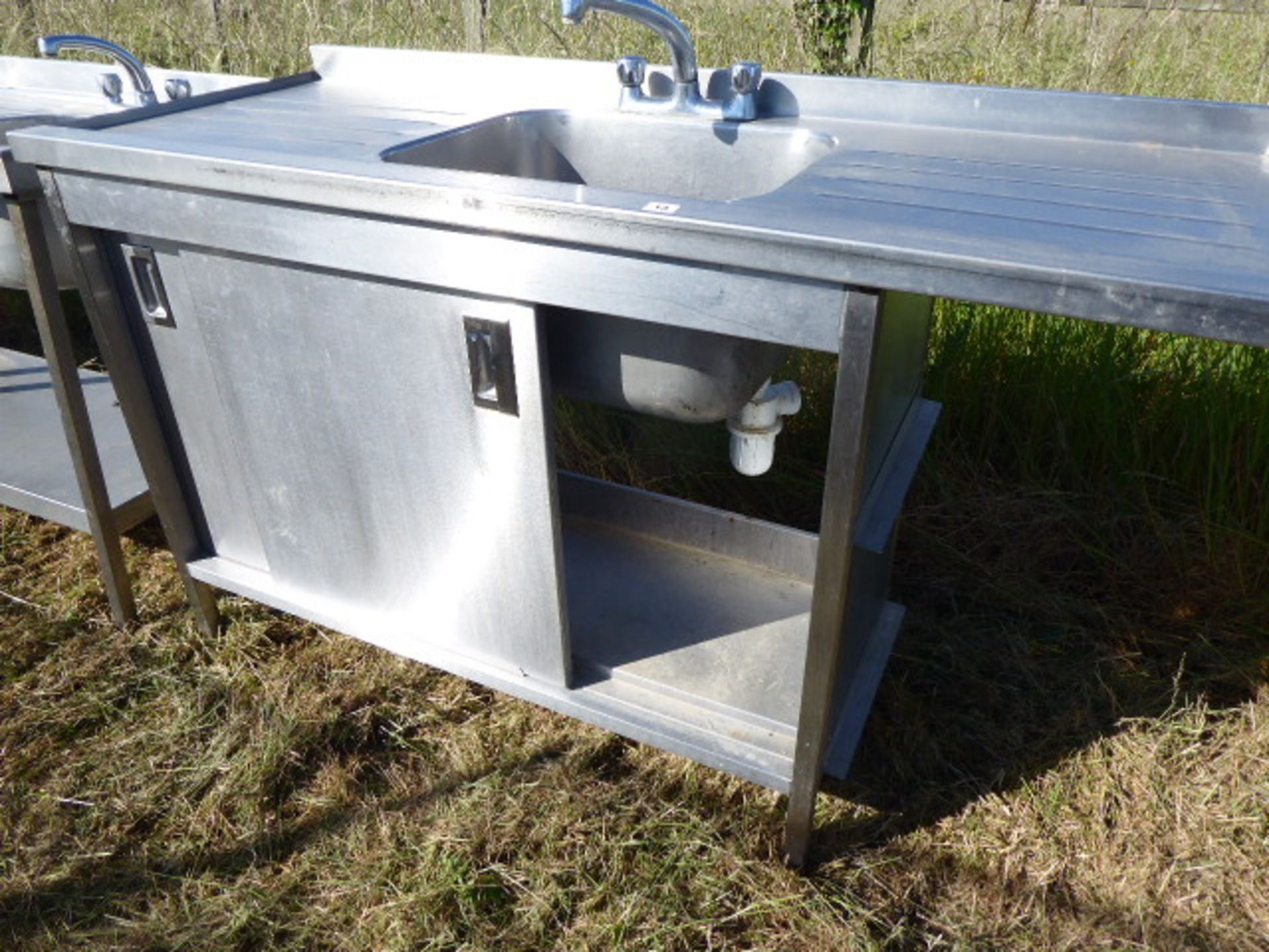 Stainless steel unit with a large single bowl sink and tap set, draining board, food preparation - Image 3 of 3