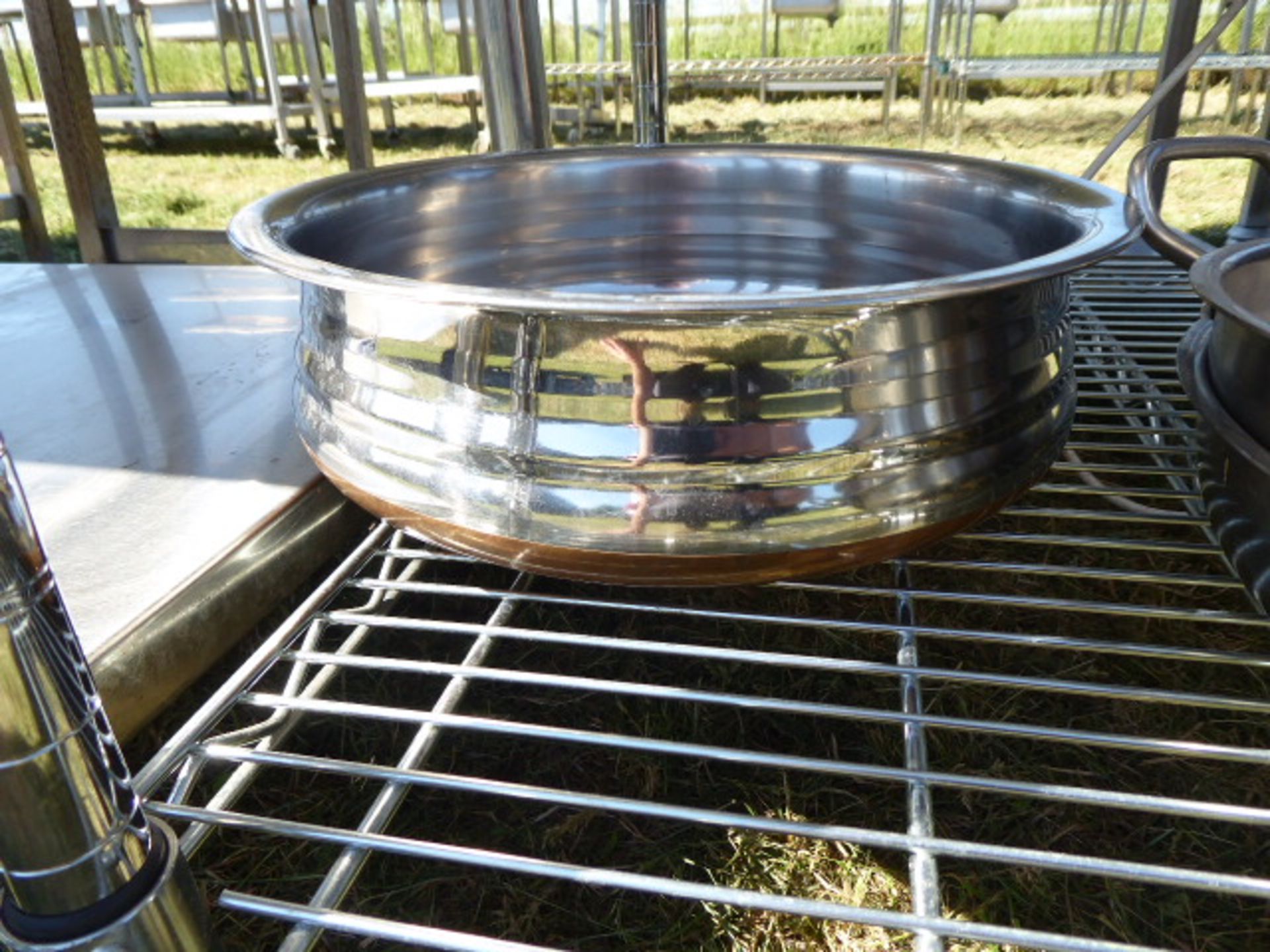 32 cm copper bottomed and stainless steel serving dish - Image 2 of 2