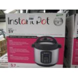 (2237) Instant Pot pressure cooker