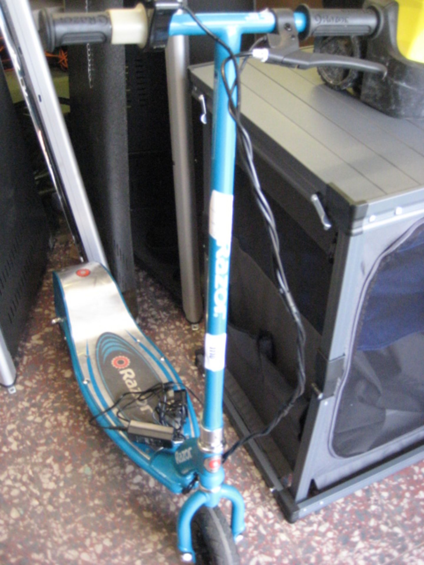 Razor electric scooter in turquoise, no charger