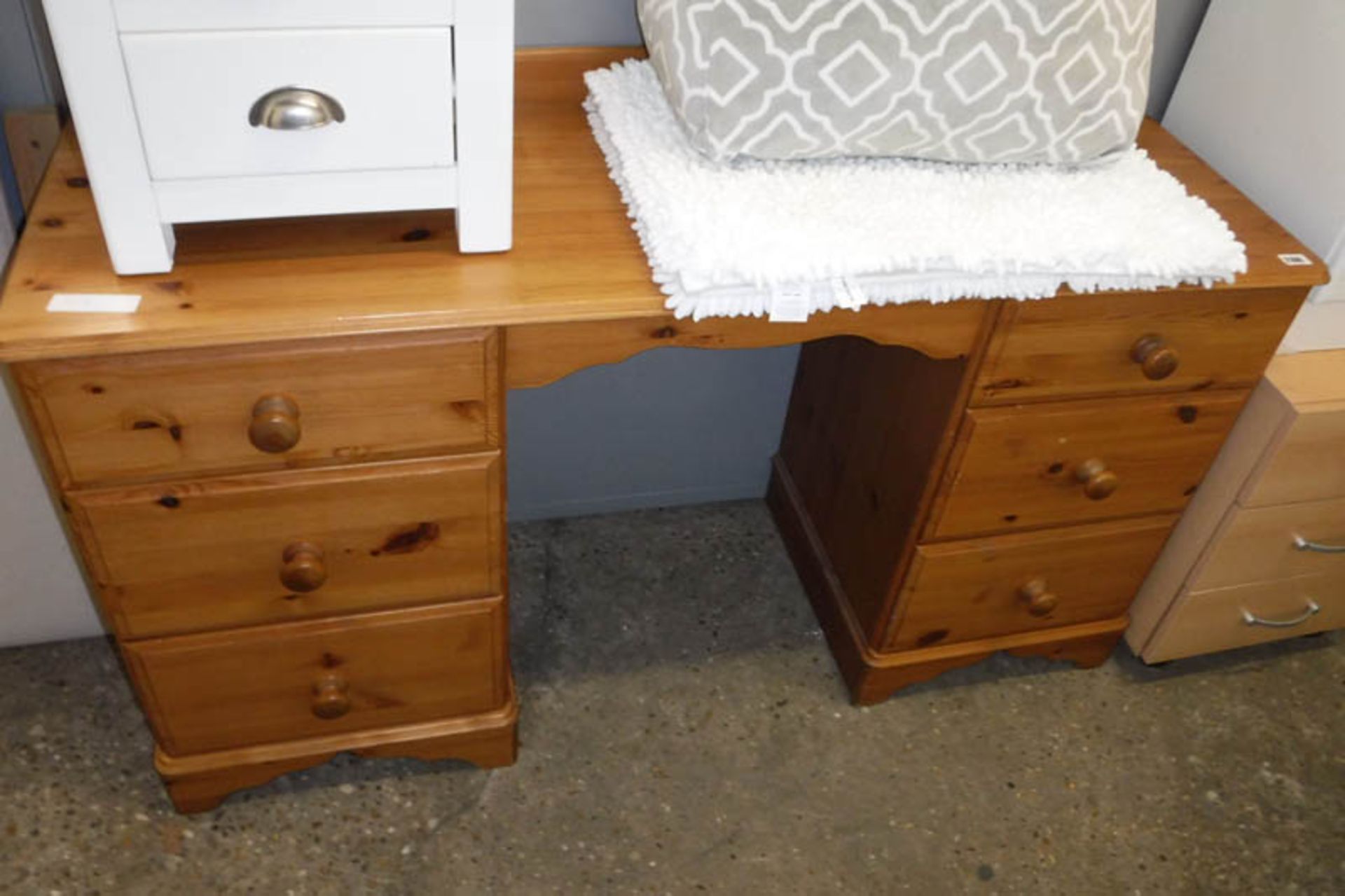 Modern pine dressing unit with 6 drawers