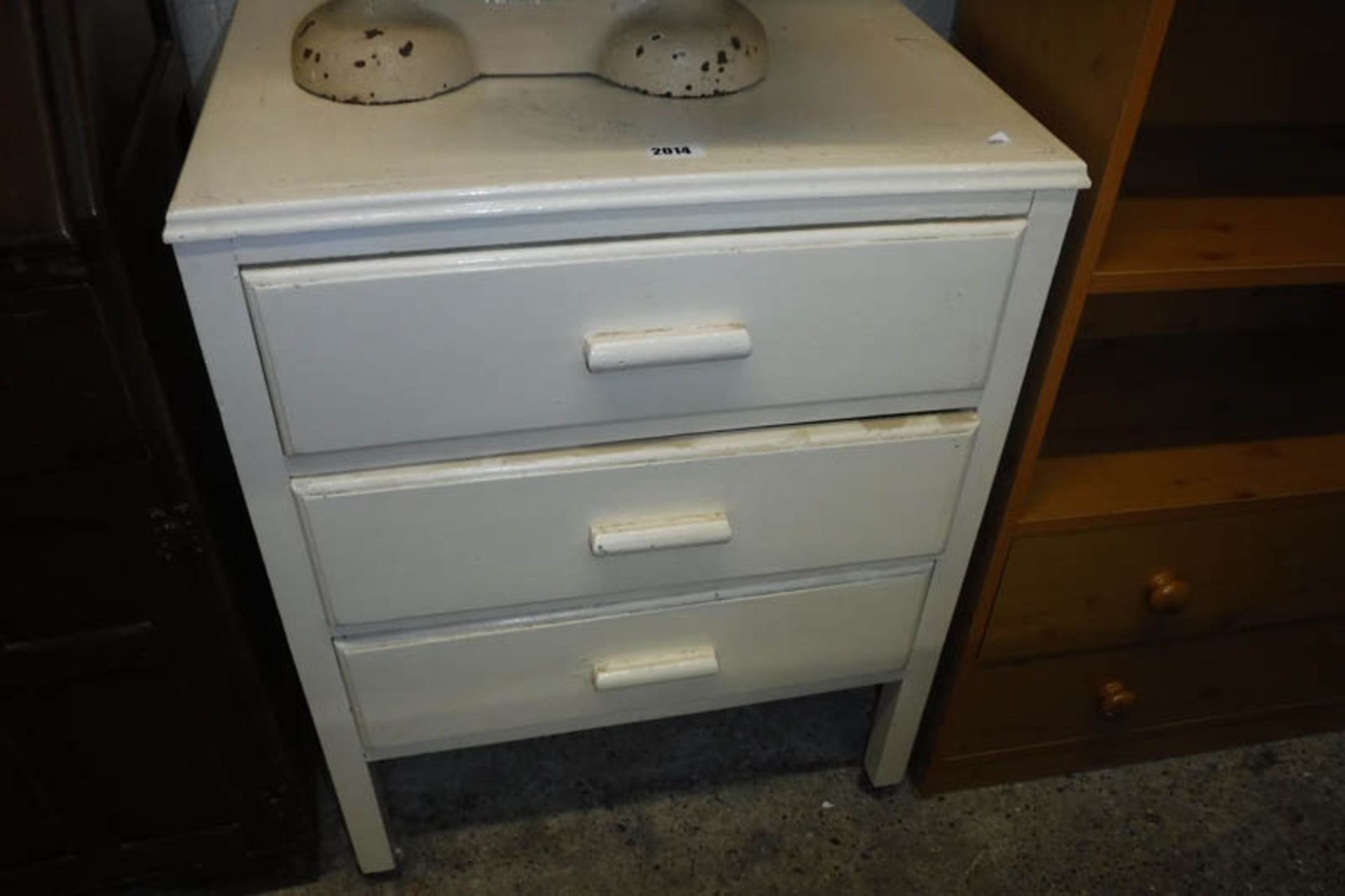 (2028) White painted 3 drawer chest
