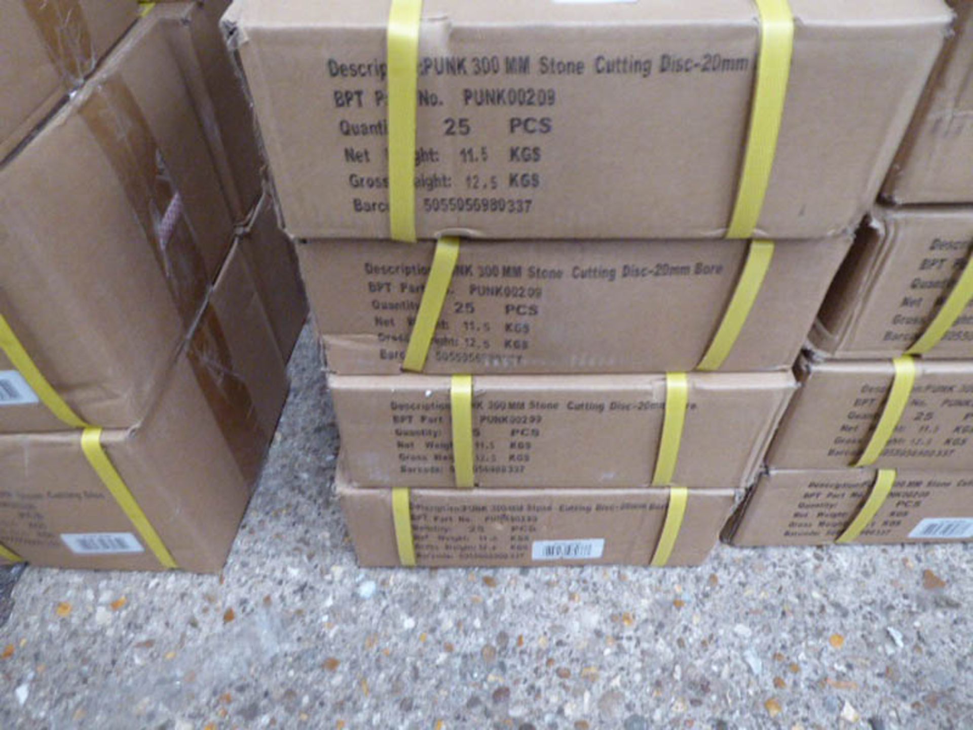 4 boxes containing approx. 25 PUNK 00209 300mm stone cutting disks