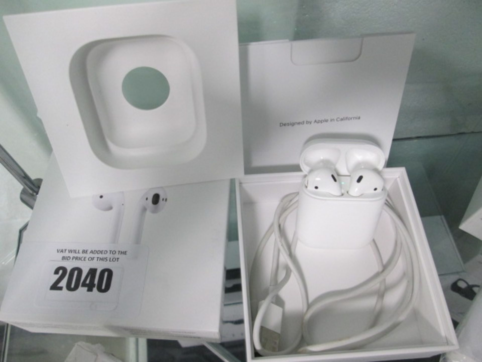 Apple Airpods with wireless charging case 2nd generation in box