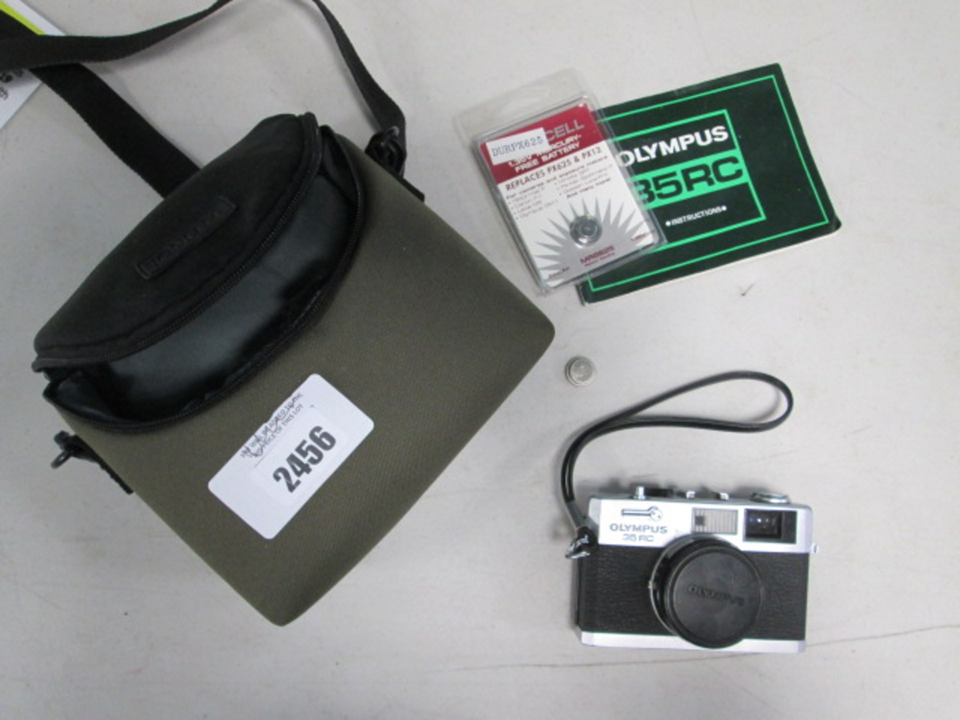 Olympus 35R6 film camera with travel case