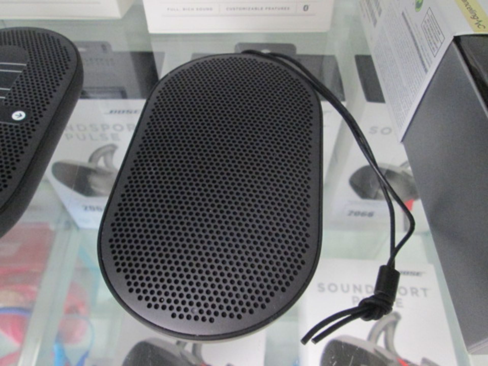 Bang & Olufsen P2 portable bluetooth speaker with box - Image 3 of 3