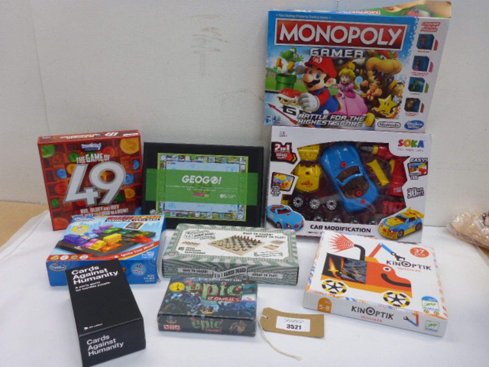 9 boxed games including Ningtendo Monopoly, Cards Against Humanity, Kinoptik, The game of 49, Geogo!