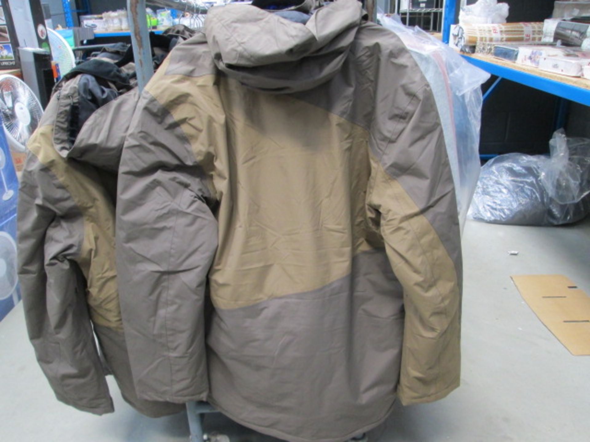 3459 Rod and Gun full zip hooded coat size M - Image 2 of 3